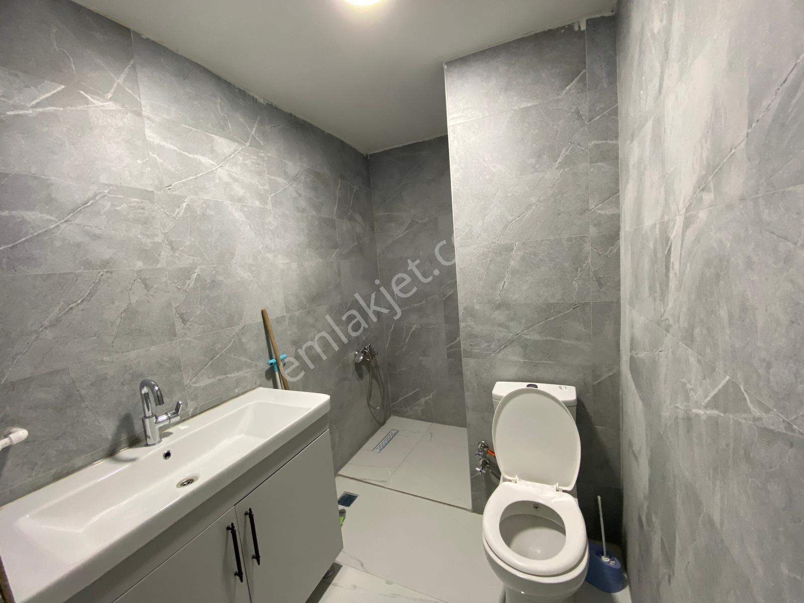 Karaca Plazada Yapılı Geniş Ferah 3+1 Kiralık Ofis - Görsel 12