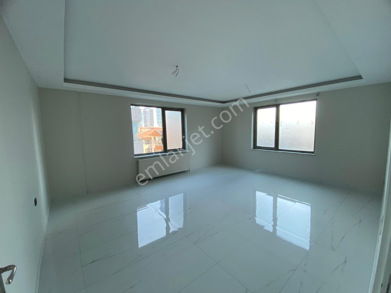 Karaca Plazada Yapılı Geniş Ferah 3+1 Kiralık Ofis - Görsel 15