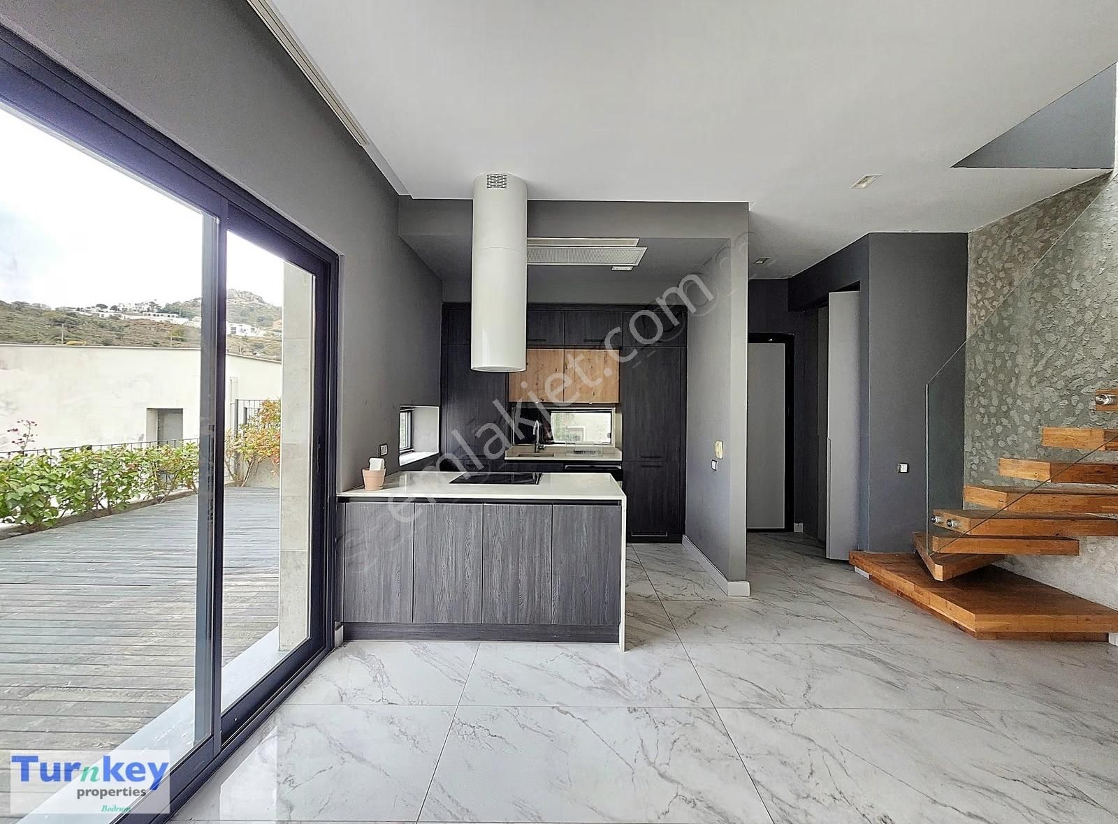 Deniz Manzaralı Özel Havuzlu 3 Odalı Satılık Villa - Görsel 2