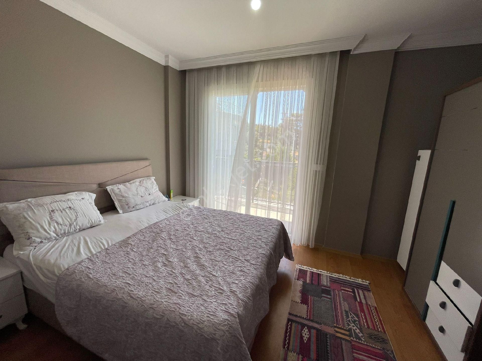 Güzelçamlıda Havuzlu Sitede Tek Müstakil 3+1 Bahçeli Villa - Görsel 19