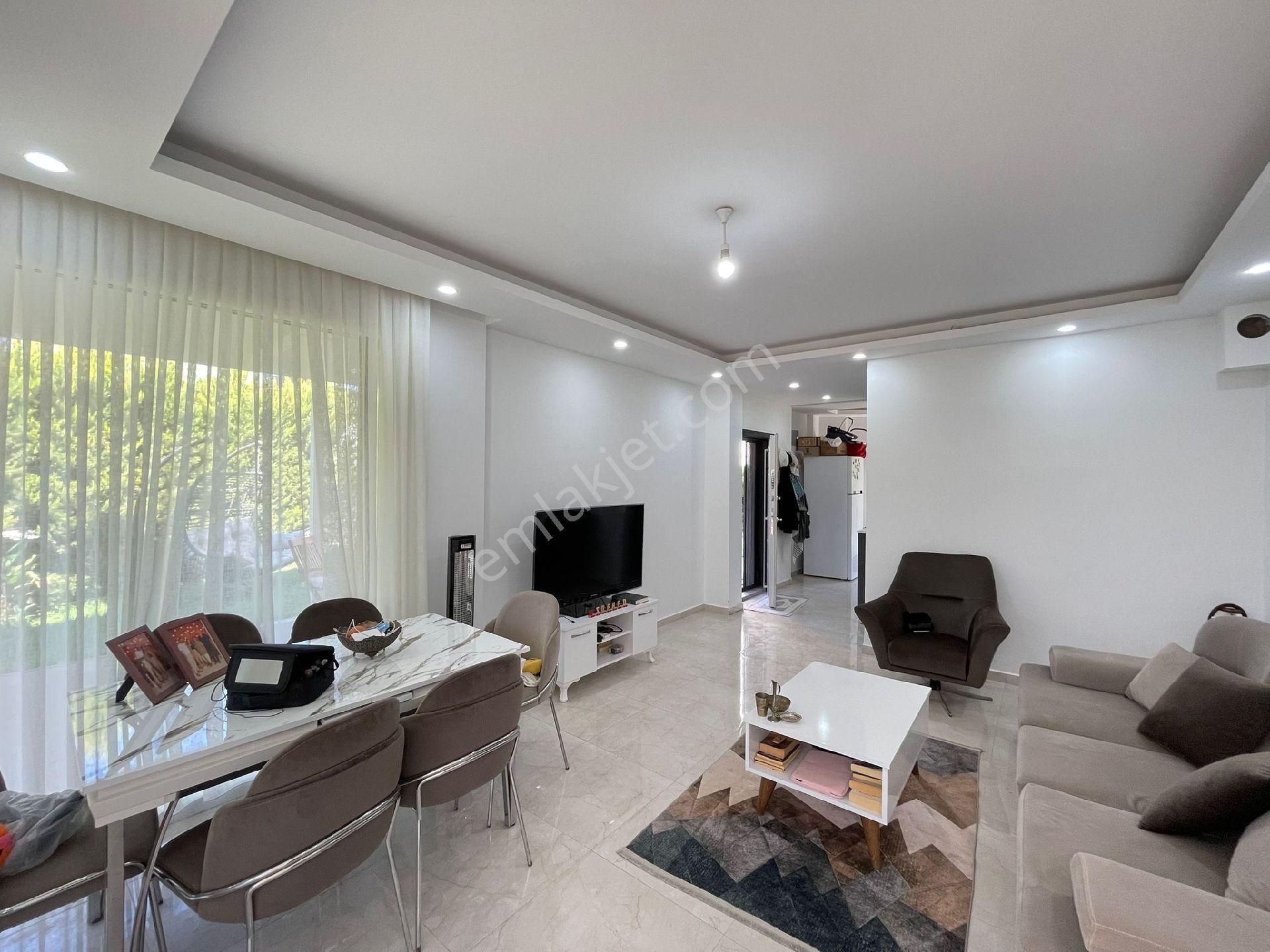 Güzelçamlıda Havuzlu Sitede Tek Müstakil 3+1 Bahçeli Villa - Görsel 24