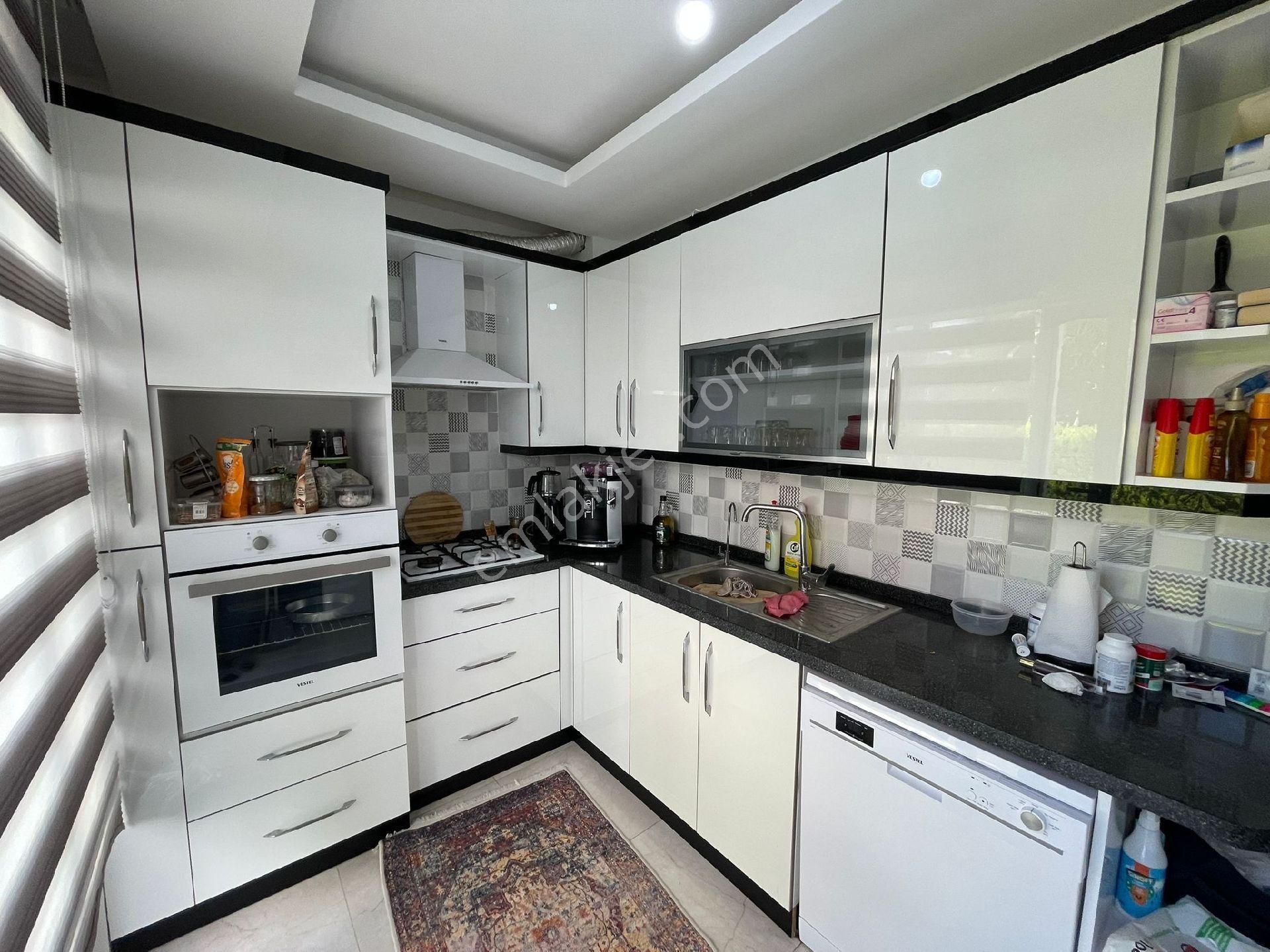 Güzelçamlıda Havuzlu Sitede Tek Müstakil 3+1 Bahçeli Villa - Görsel 16