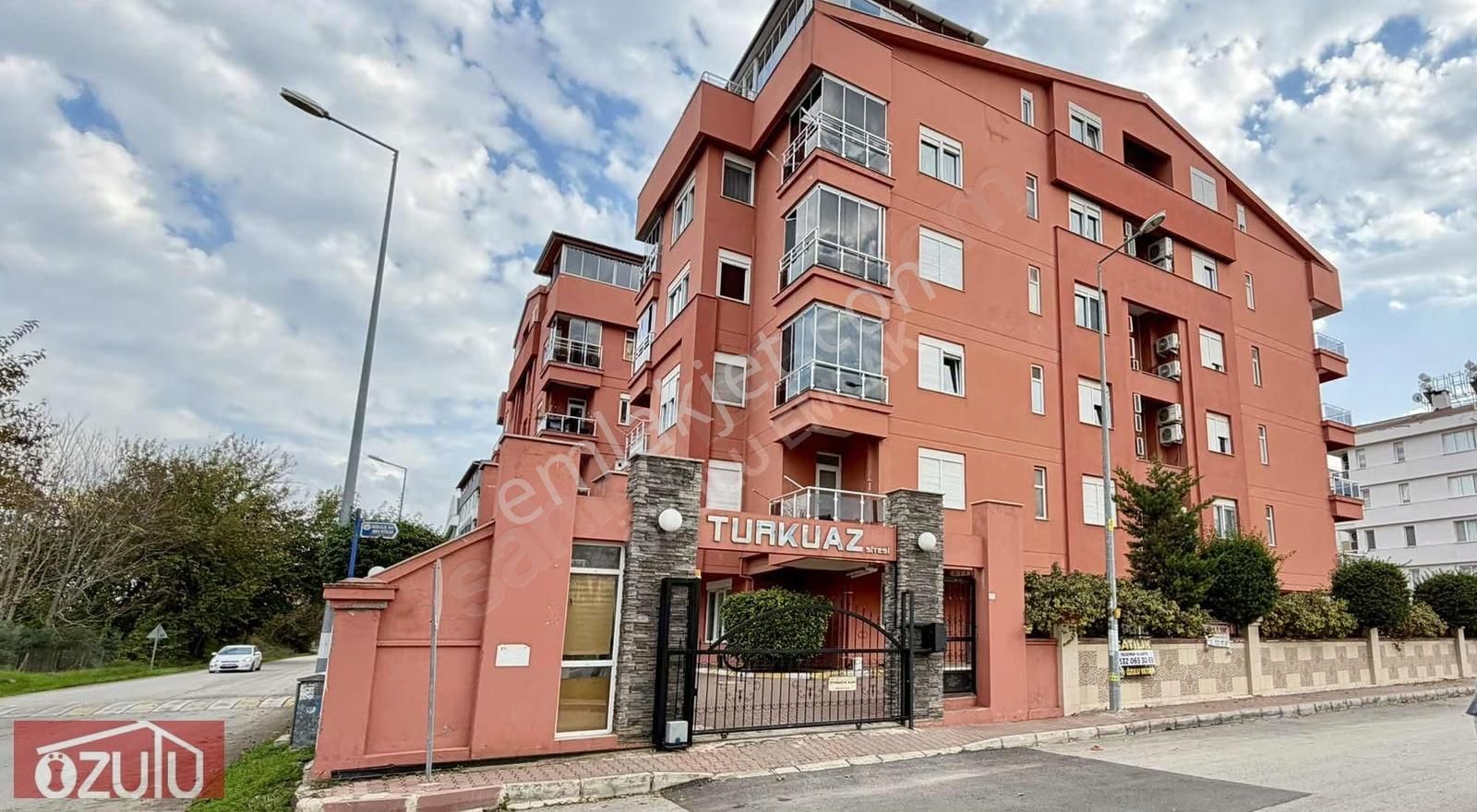 Yalı Caddesi'nde 2+1 Ara Kat Özellikli Site