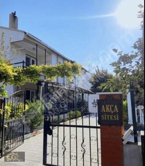 San Gayrimenkul'den Çeşmealtında Site İçinde 3+1 Eşyalı Villa