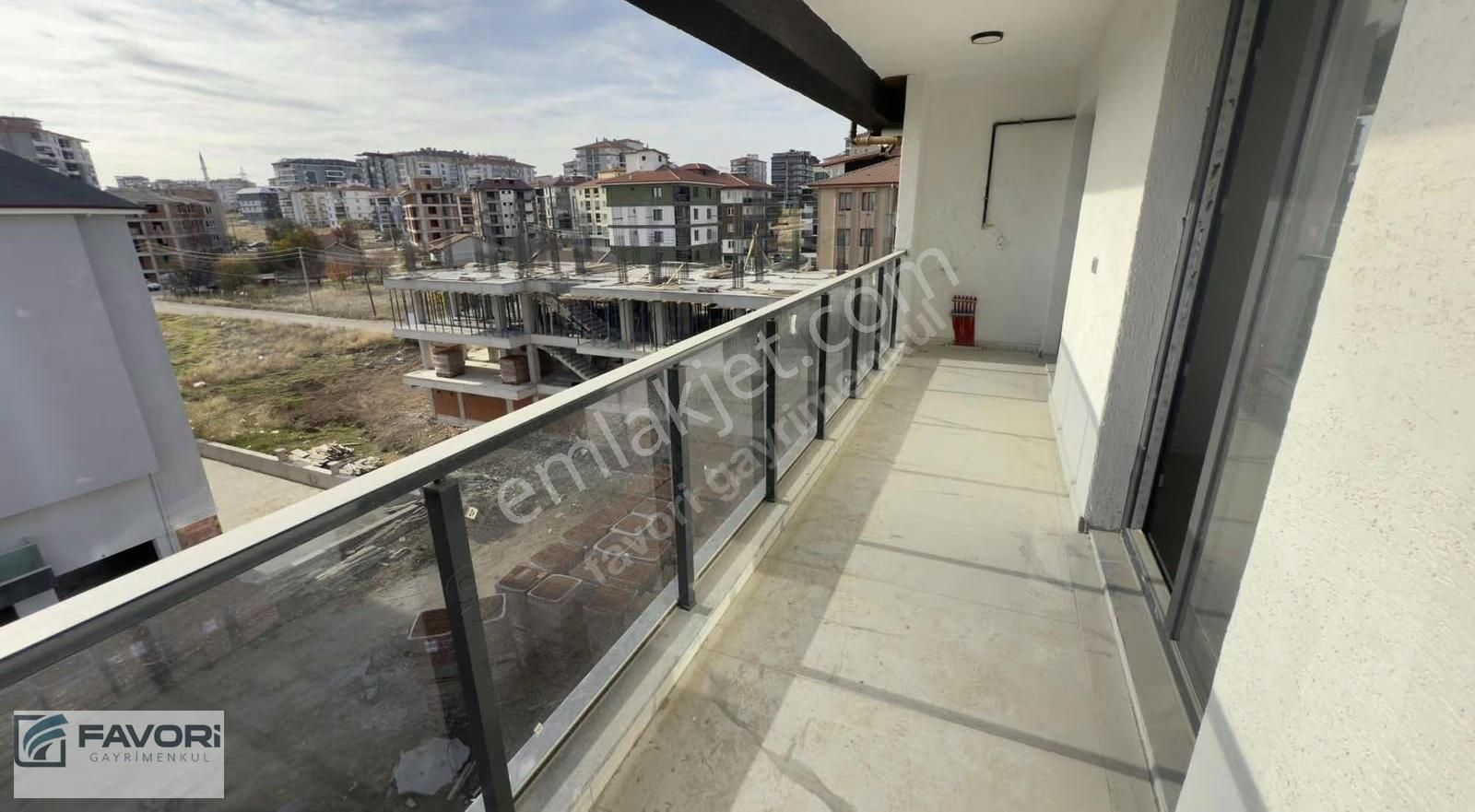 Favori'den Yavuz Sultan Selim'de Geniş 2+1 Sıfır Kapalı Garajlı - Görsel 5