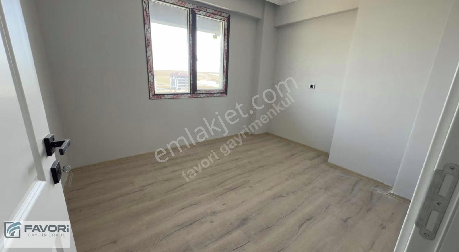 Favori'den Yavuz Sultan Selim'de Geniş 2+1 Sıfır Kapalı Garajlı - Görsel 10