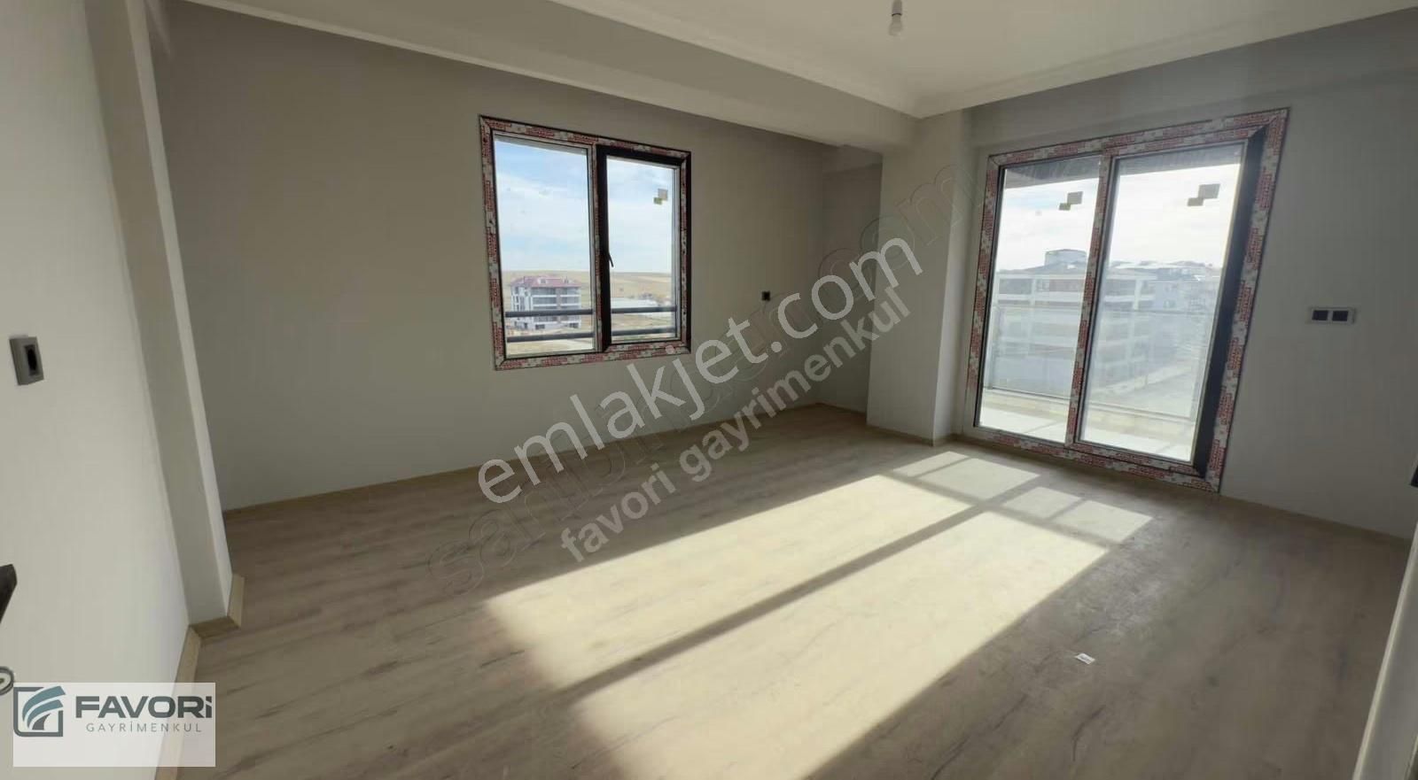 Favori'den Yavuz Sultan Selim'de Geniş 2+1 Sıfır Kapalı Garajlı - Görsel 4
