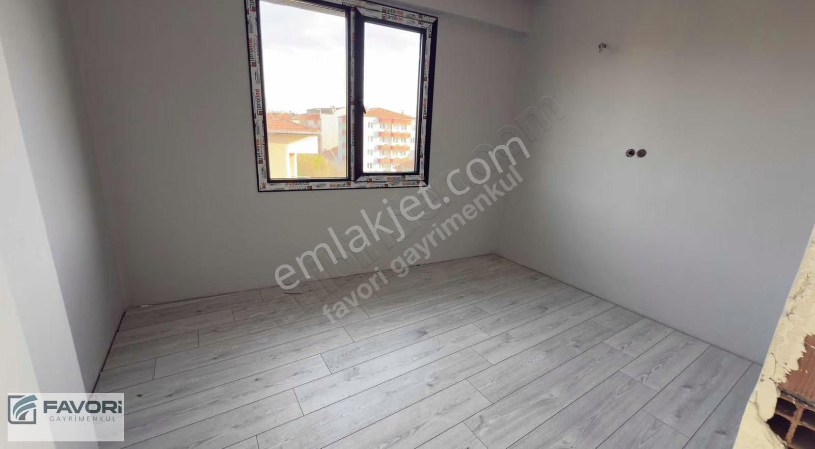 Favori'den Şekerevleri Ana Cadde Cephe 2+0 Sıfır Ara Kat - Görsel 3