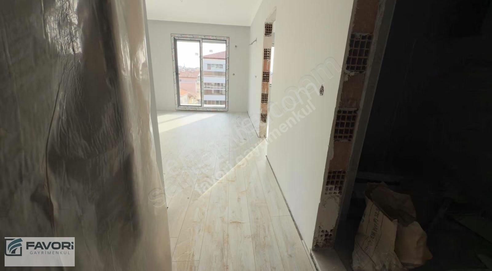 Favori'den Şekerevleri Ana Cadde Cephe 2+0 Sıfır Ara Kat