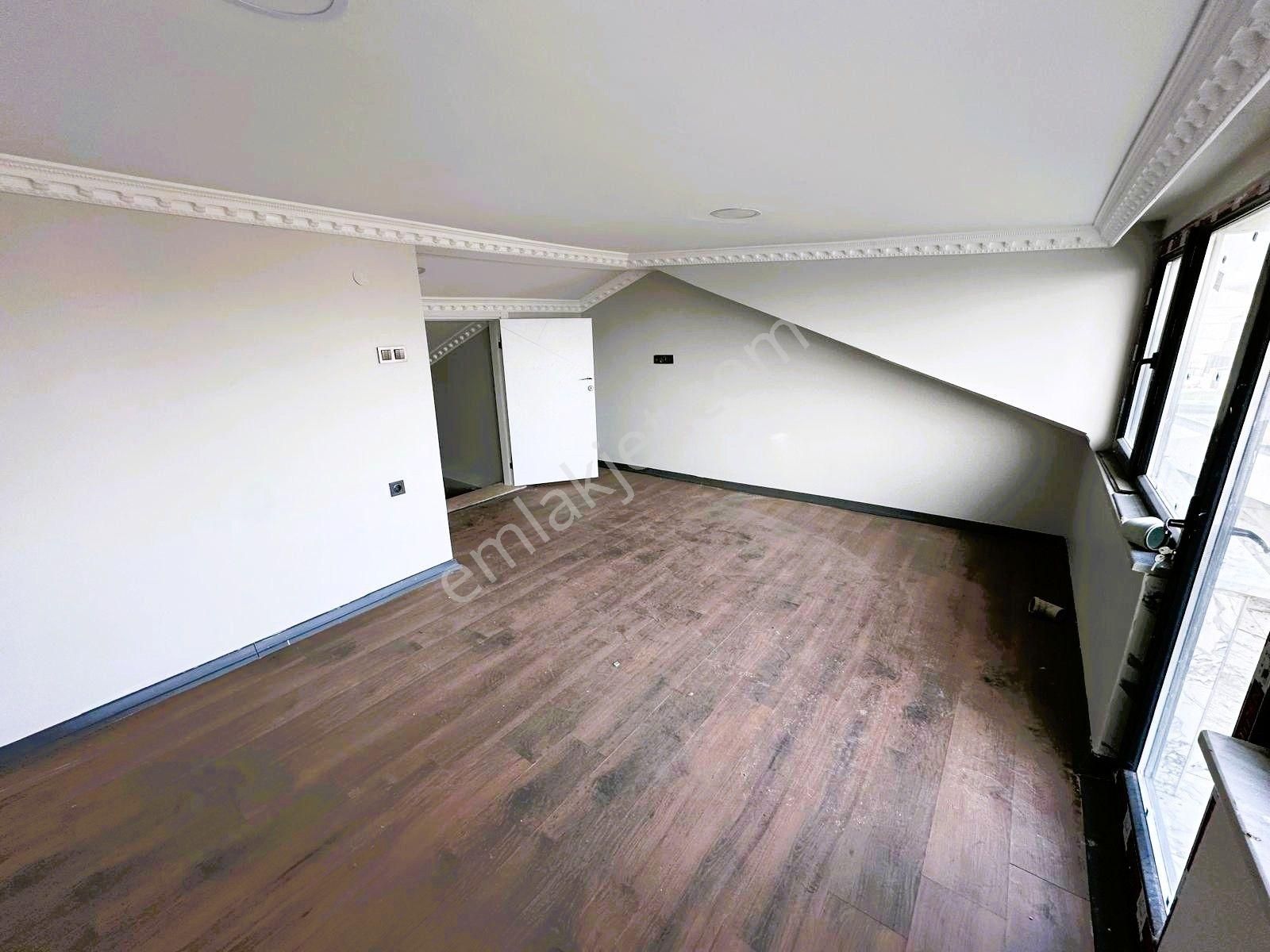 Yeniçiftlikte Denize Yakın Cadde Üstü Geniş Bahçeli 3+1 Villa Yazlık - Görsel 20