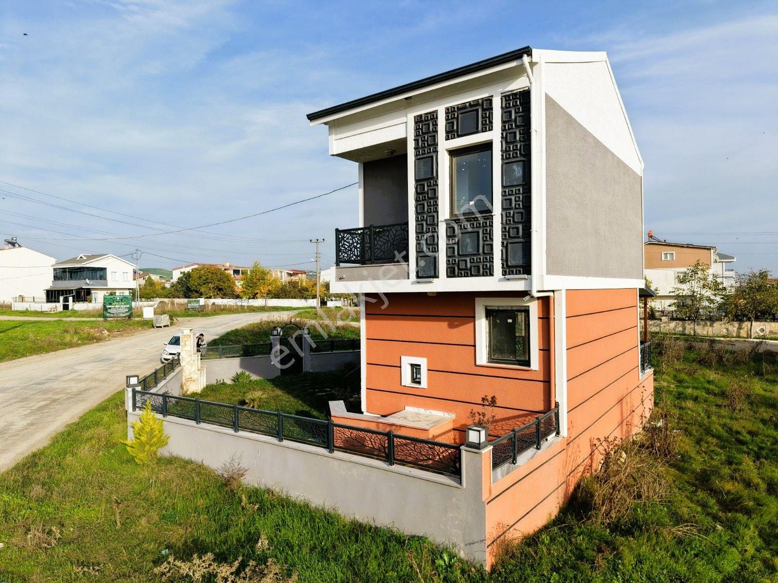 Yeniçiftlikte Denize Yakın Cadde Üstü Geniş Bahçeli 3+1 Villa Yazlık - Görsel 30