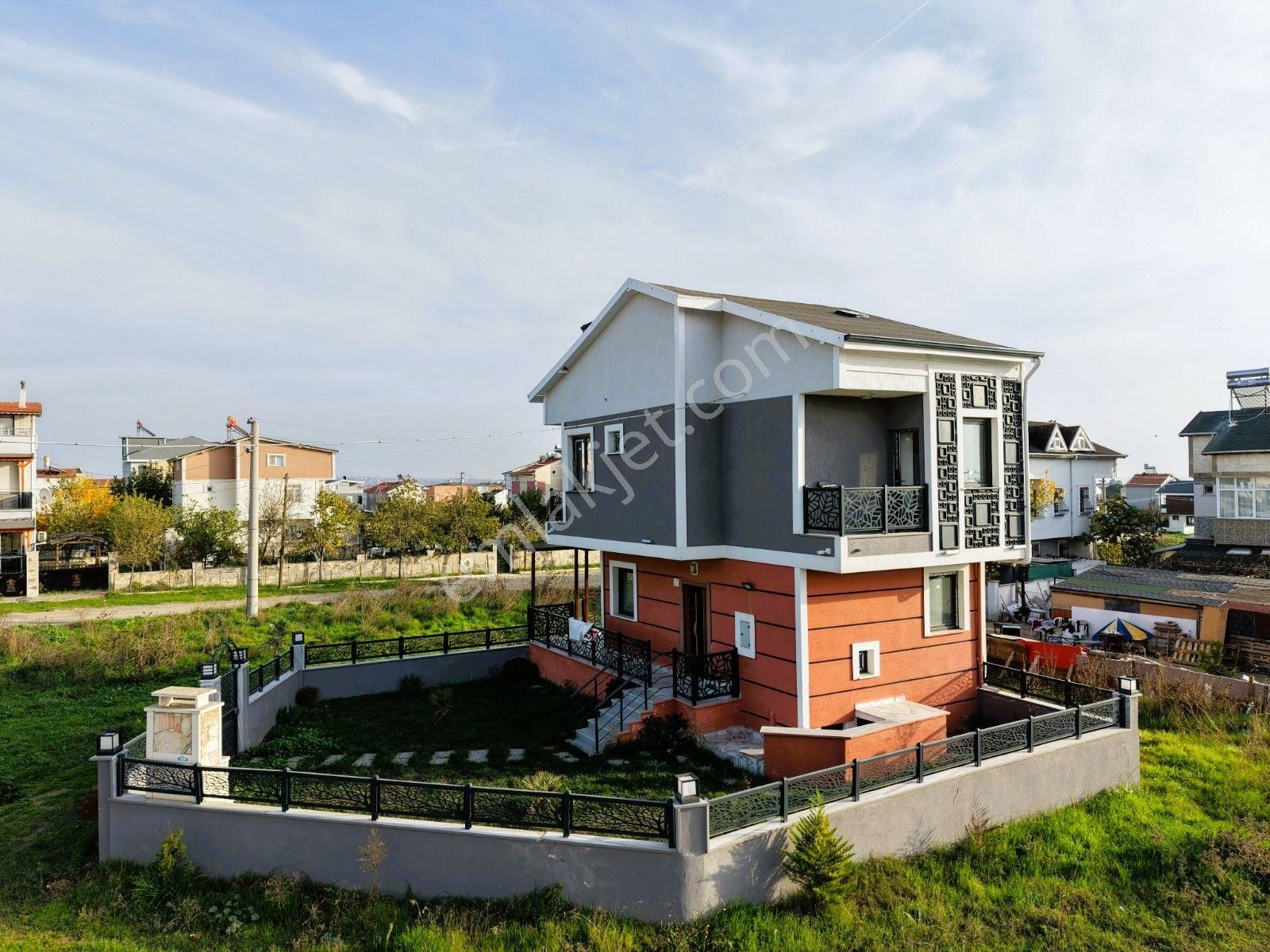 Yeniçiftlikte Denize Yakın Cadde Üstü Geniş Bahçeli 3+1 Villa Yazlık - Görsel 31