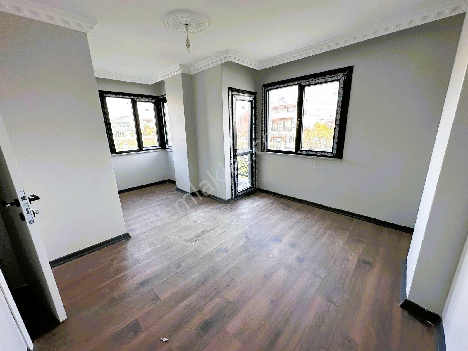 Yeniçiftlikte Denize Yakın Cadde Üstü Geniş Bahçeli 3+1 Villa Yazlık - Görsel 18