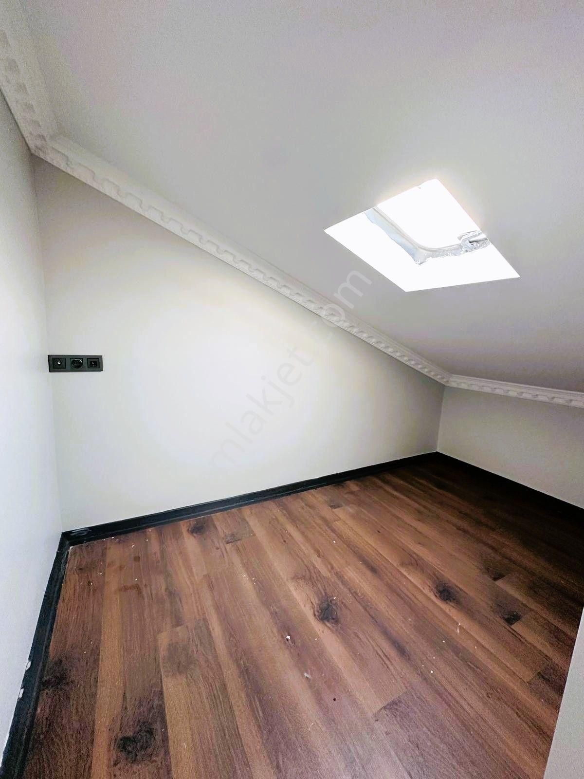 Yeniçiftlikte Denize Yakın Cadde Üstü Geniş Bahçeli 3+1 Villa Yazlık - Görsel 19