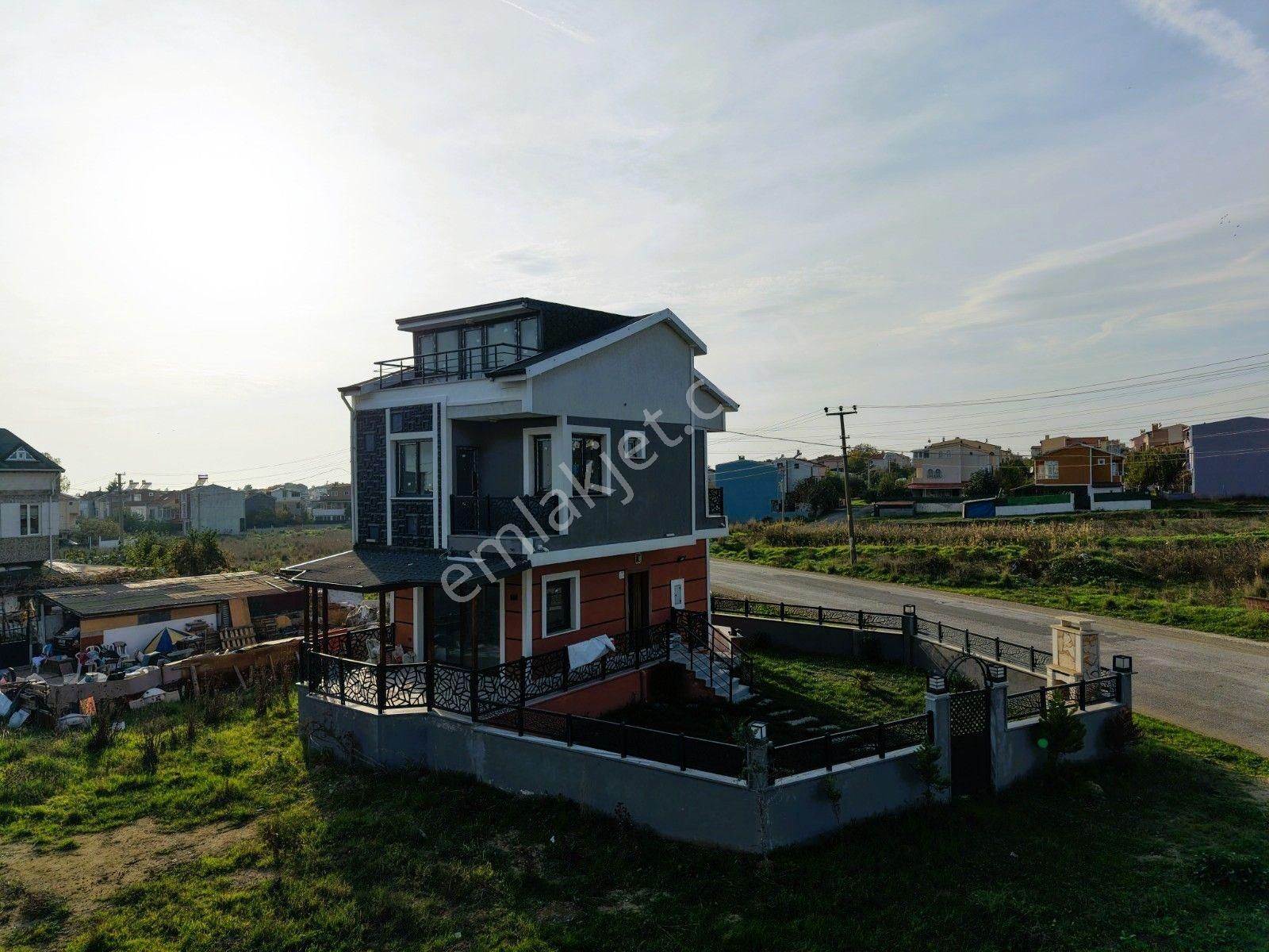 Yeniçiftlikte Denize Yakın Cadde Üstü Geniş Bahçeli 3+1 Villa Yazlık - Görsel 28