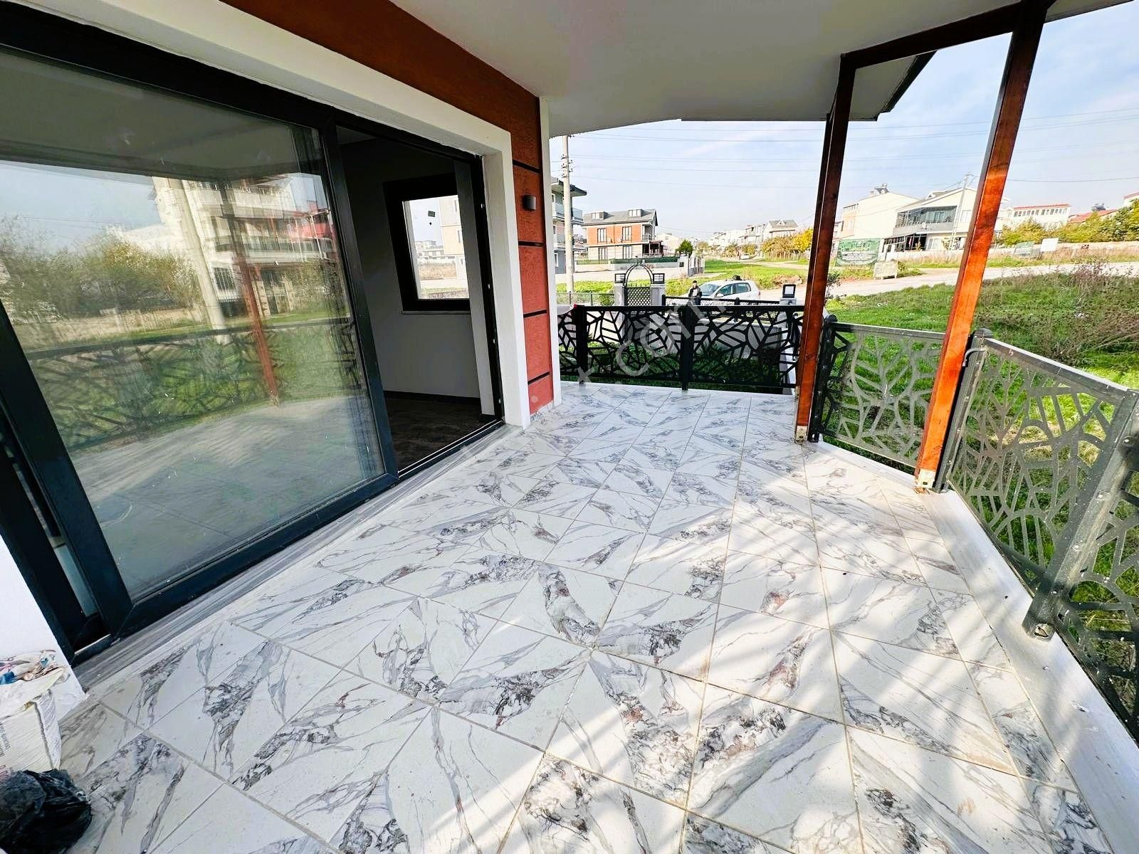 Yeniçiftlikte Denize Yakın Cadde Üstü Geniş Bahçeli 3+1 Villa Yazlık - Görsel 14