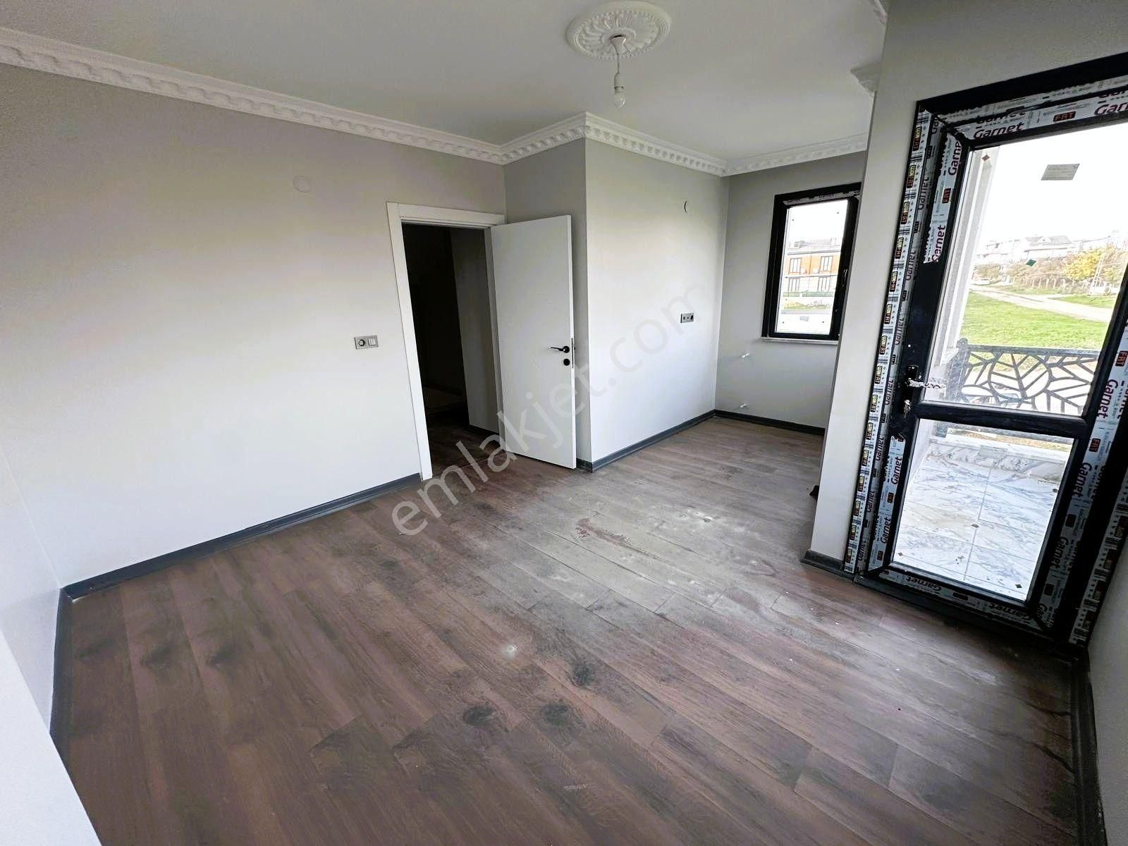 Yeniçiftlikte Denize Yakın Cadde Üstü Geniş Bahçeli 3+1 Villa Yazlık - Görsel 23