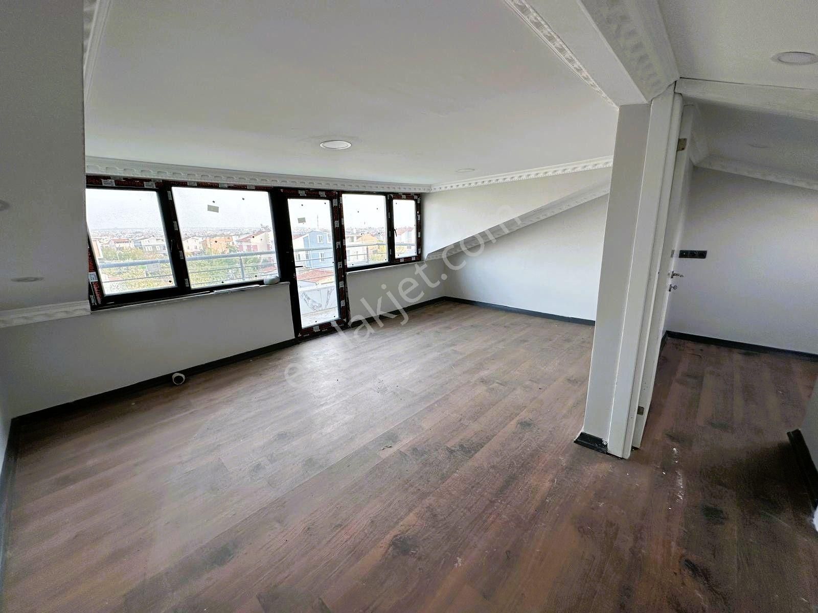 Yeniçiftlikte Denize Yakın Cadde Üstü Geniş Bahçeli 3+1 Villa Yazlık - Görsel 16