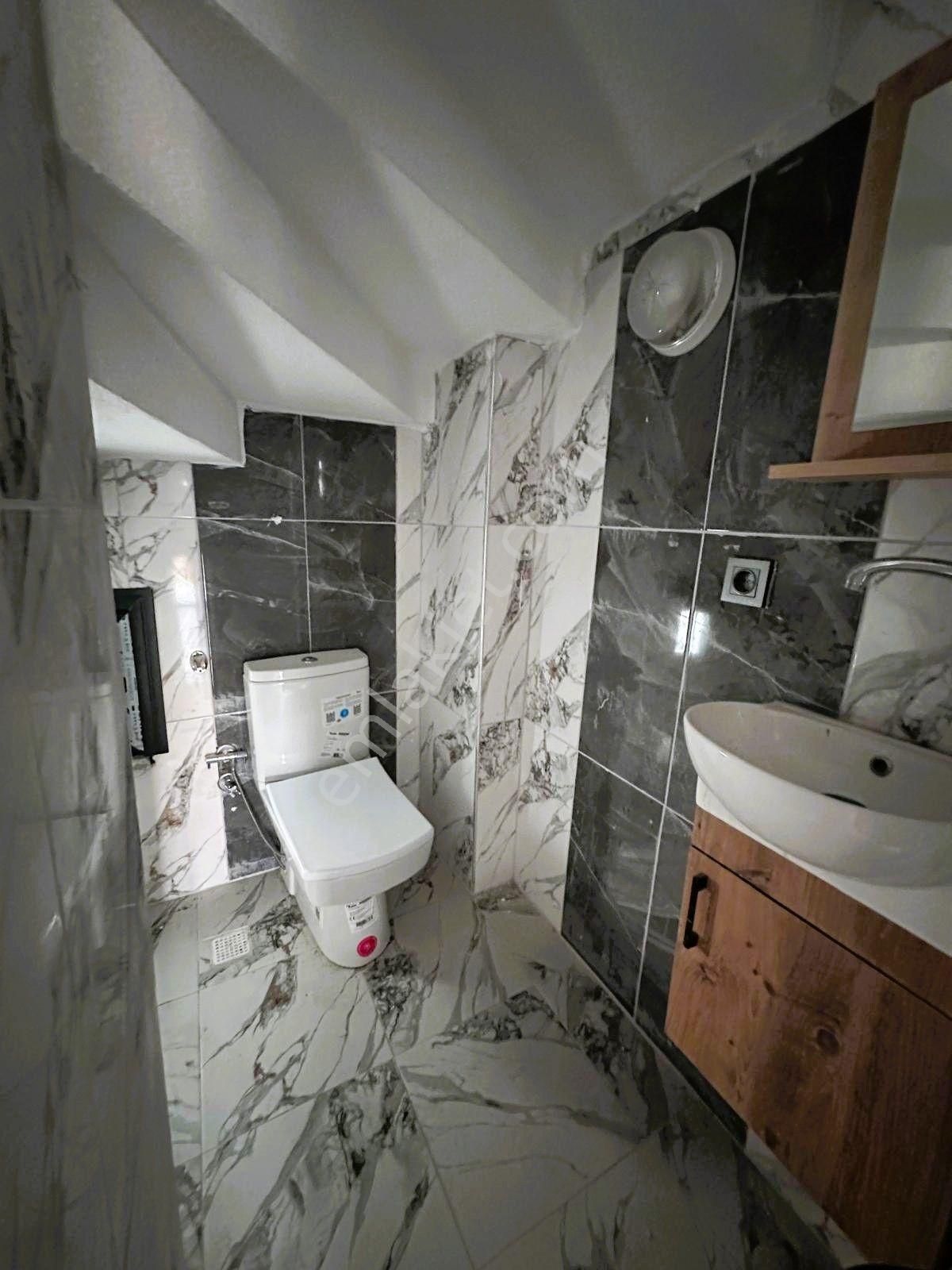 Yeniçiftlikte Denize Yakın Cadde Üstü Geniş Bahçeli 3+1 Villa Yazlık - Görsel 25