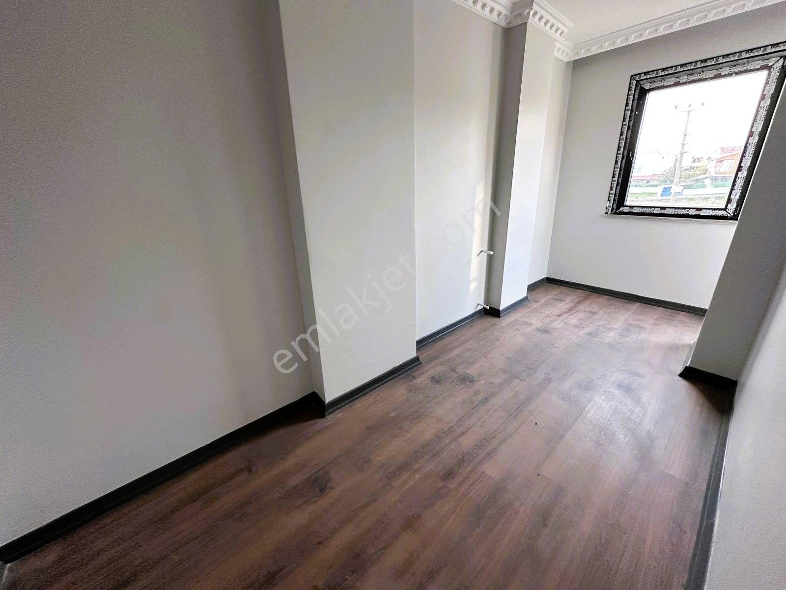 Yeniçiftlikte Denize Yakın Cadde Üstü Geniş Bahçeli 3+1 Villa Yazlık - Görsel 22