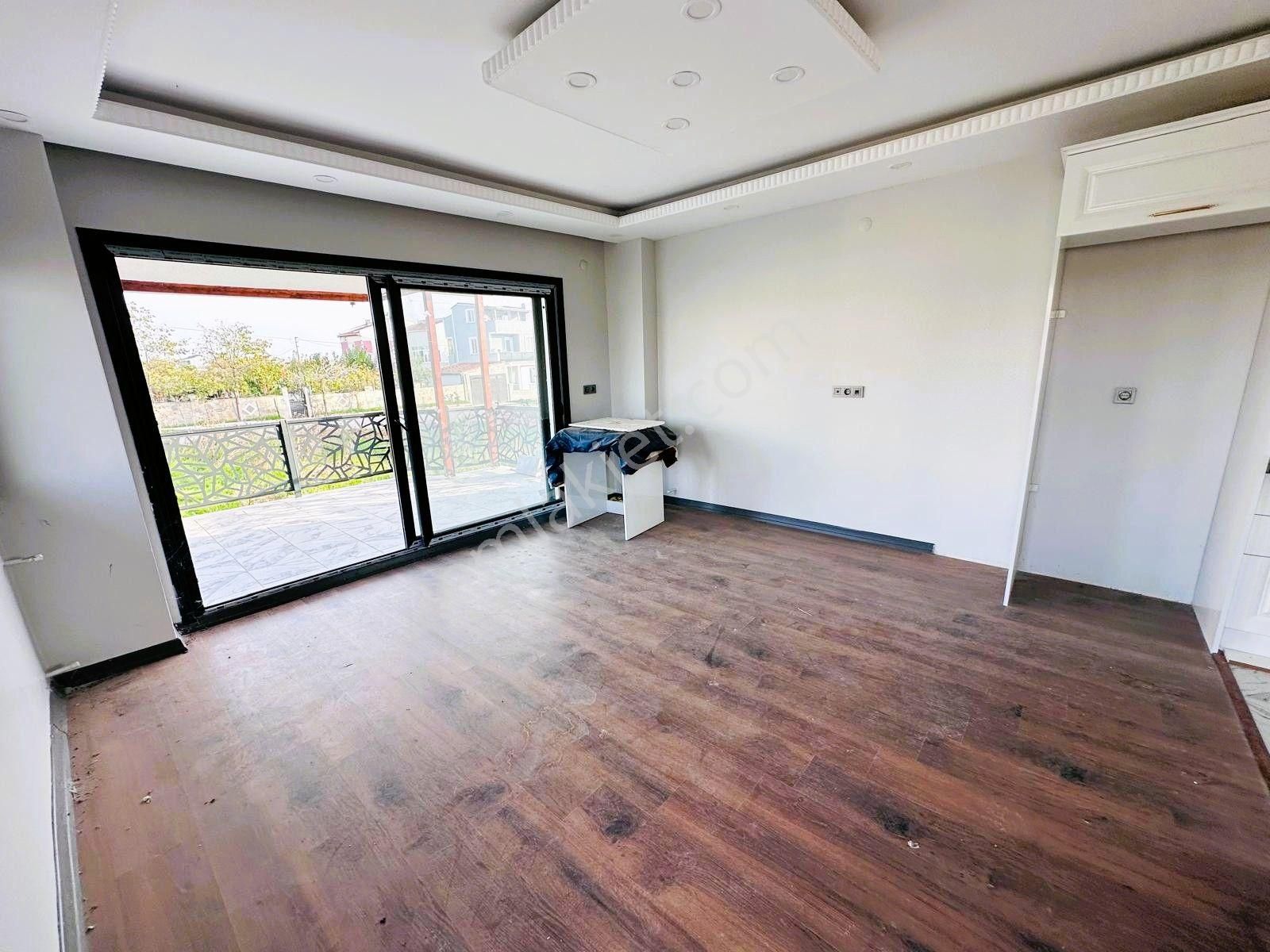 Yeniçiftlikte Denize Yakın Cadde Üstü Geniş Bahçeli 3+1 Villa Yazlık - Görsel 10