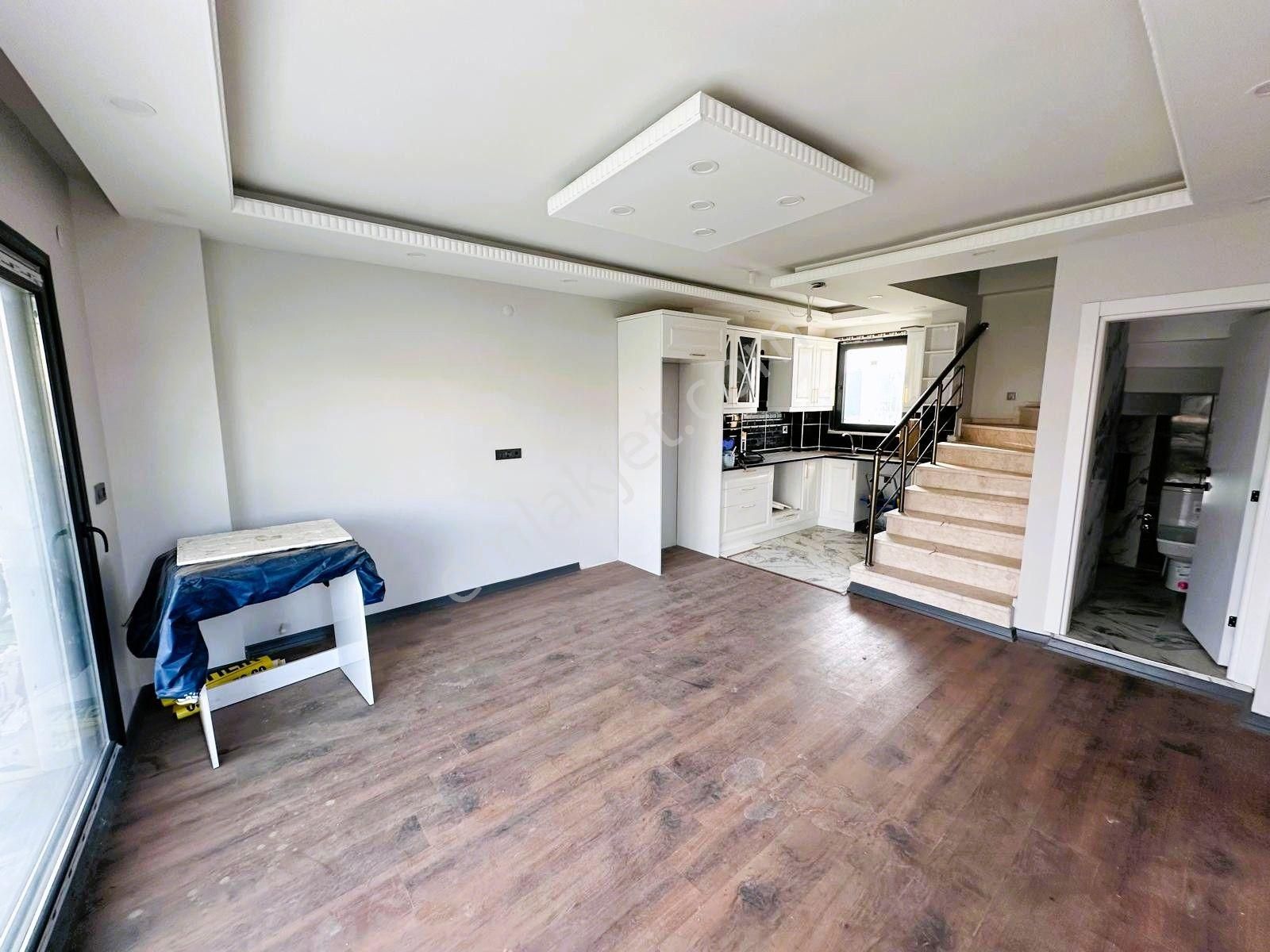 Yeniçiftlikte Denize Yakın Cadde Üstü Geniş Bahçeli 3+1 Villa Yazlık - Görsel 7