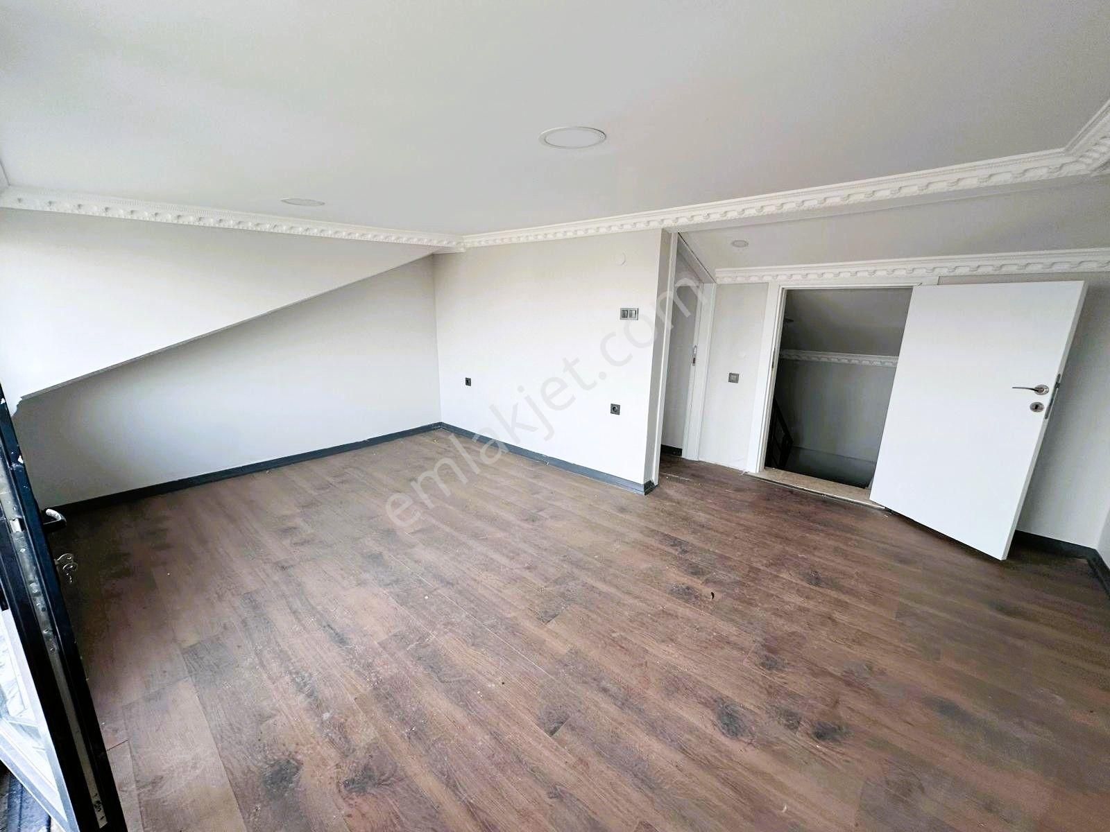 Yeniçiftlikte Denize Yakın Cadde Üstü Geniş Bahçeli 3+1 Villa Yazlık - Görsel 21