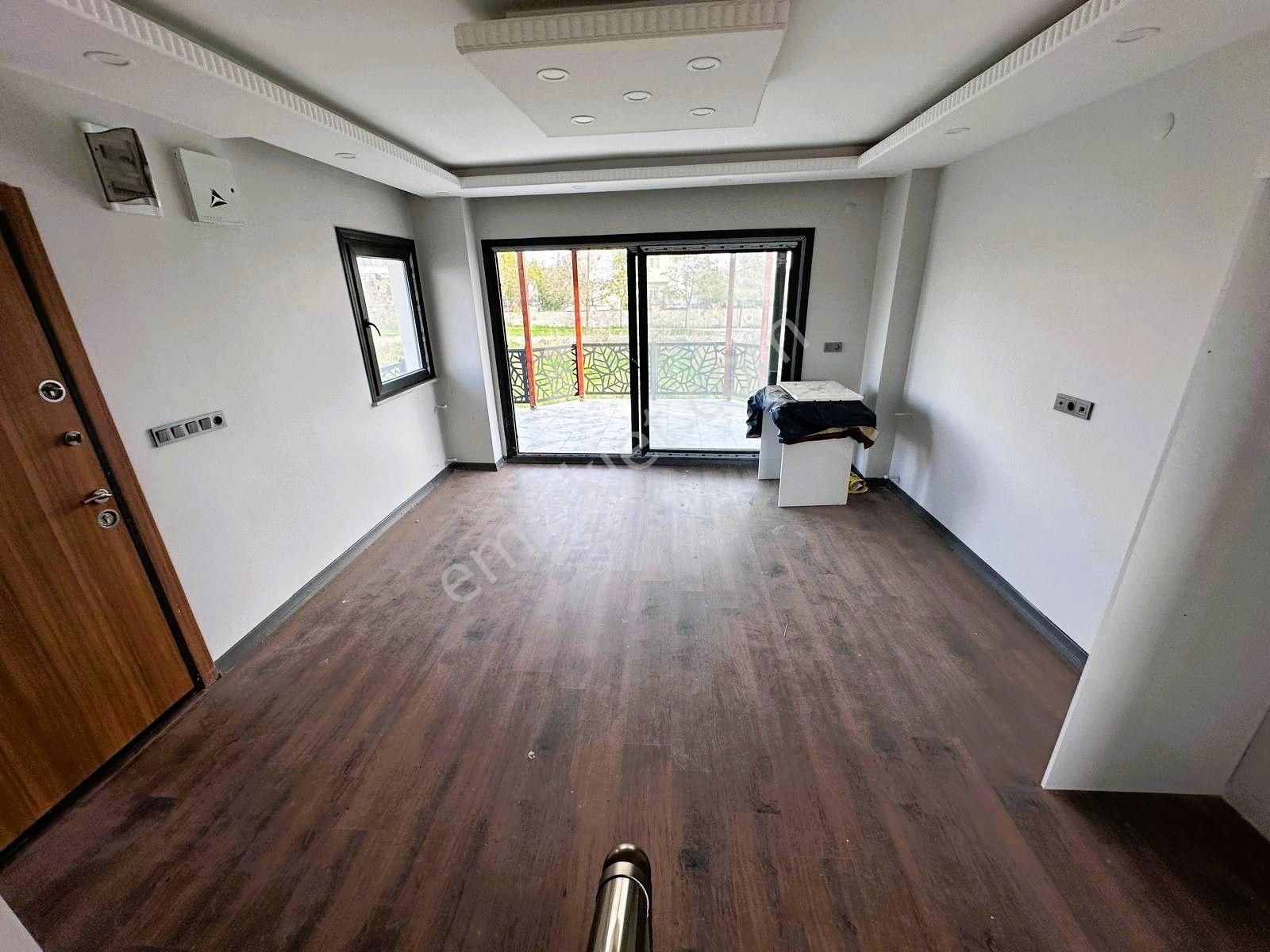 Yeniçiftlikte Denize Yakın Cadde Üstü Geniş Bahçeli 3+1 Villa Yazlık - Görsel 27