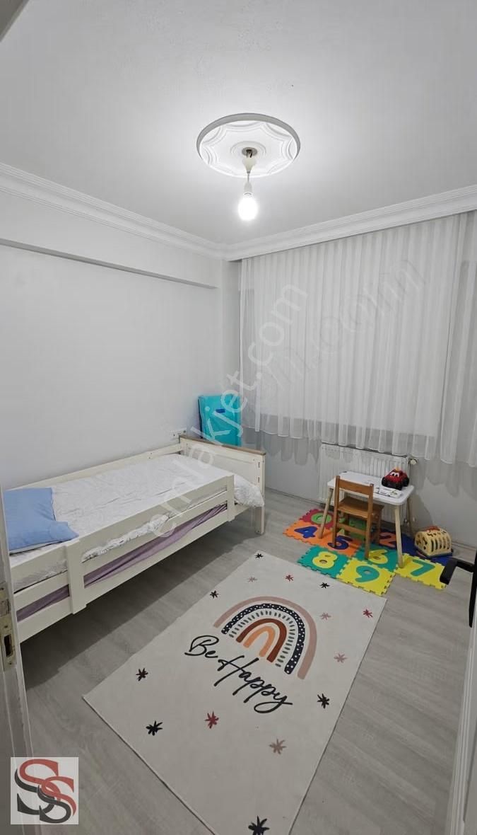 Şen Evler Sitesinde Garajlı Kilerli 3+1 Daire - Görsel 8