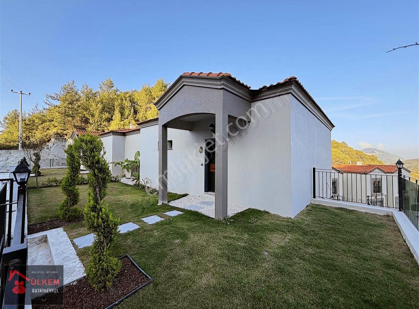 Tek Katlı Doğa Manzaralı 2+1 -3+1 Seçenekli Havuzlu Sit Daireler