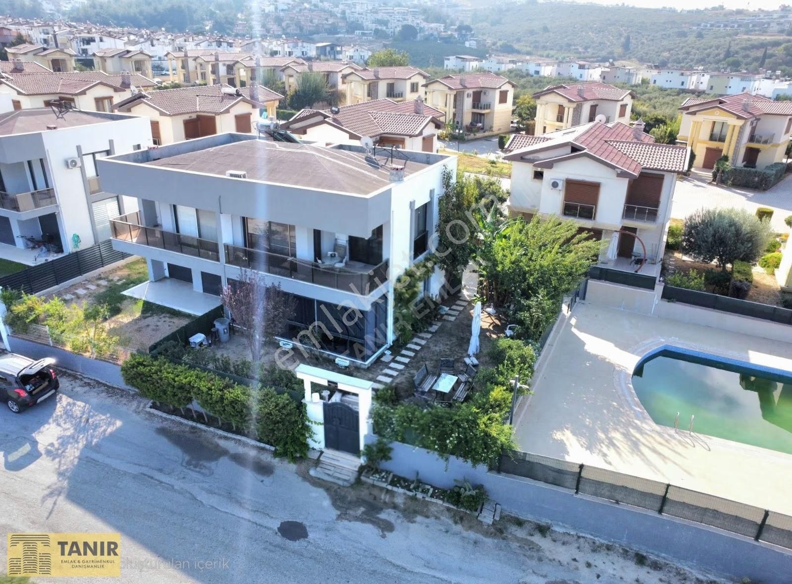 Kusadası Karaova Mevkiinde Deniz Manzaralı 3+1 Villa - Görsel 13