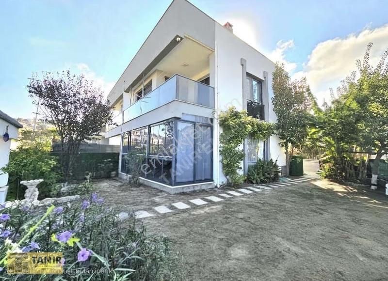 Kusadası Karaova Mevkiinde Deniz Manzaralı 3+1 Villa - Görsel 8