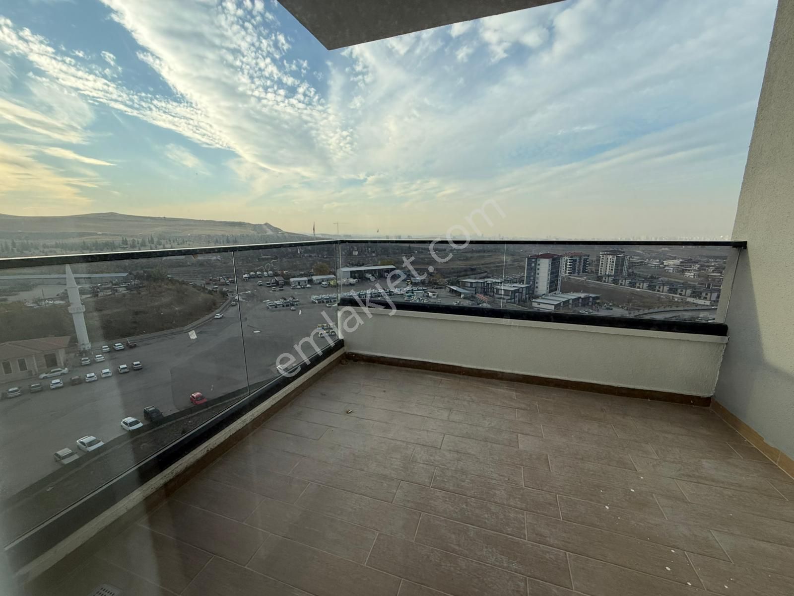 Alfa'dan Yeni Bağlıcada Şehir Manzaralı, Teras Balkonlu, Geniş 4+1 Daire!! - Görsel 3