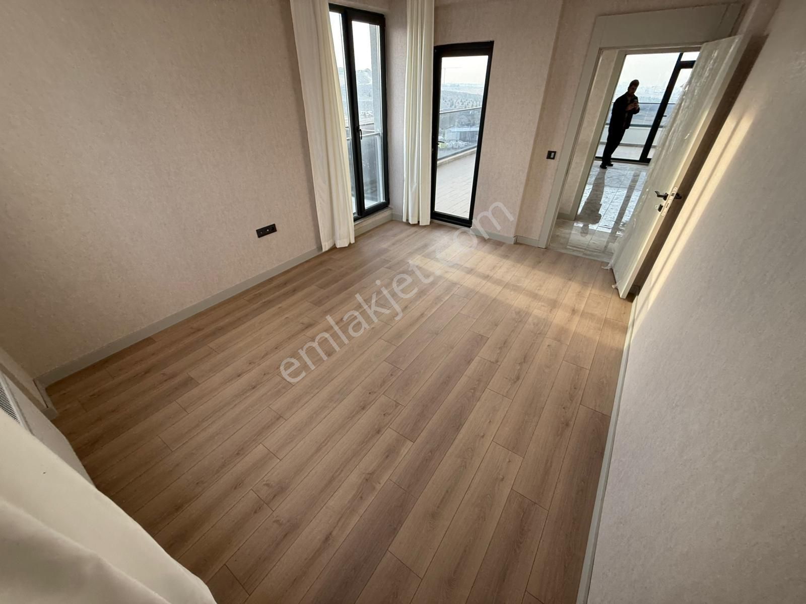 Alfa'dan Yeni Bağlıcada Şehir Manzaralı, Teras Balkonlu, Geniş 4+1 Daire!! - Görsel 10