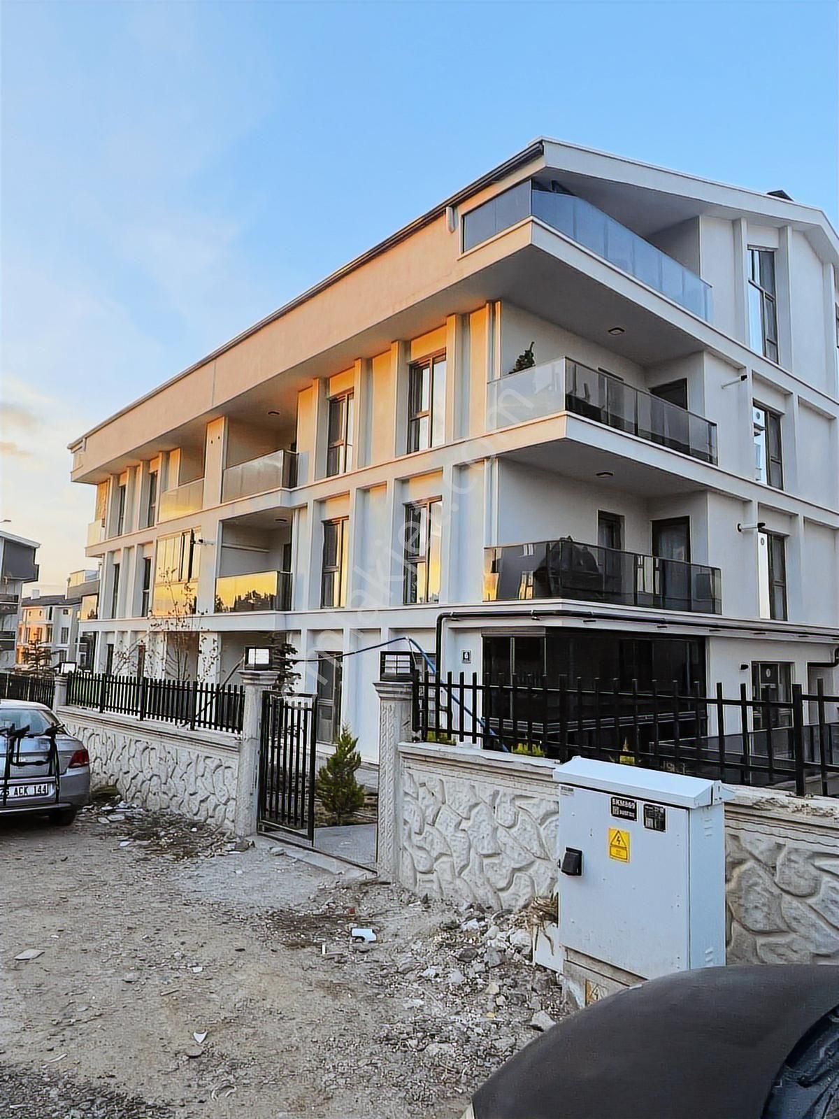 İncek Emlak'tan Sıfır Eşyalı Manzaralı Geniş 1+1 Kiralık - Görsel 40