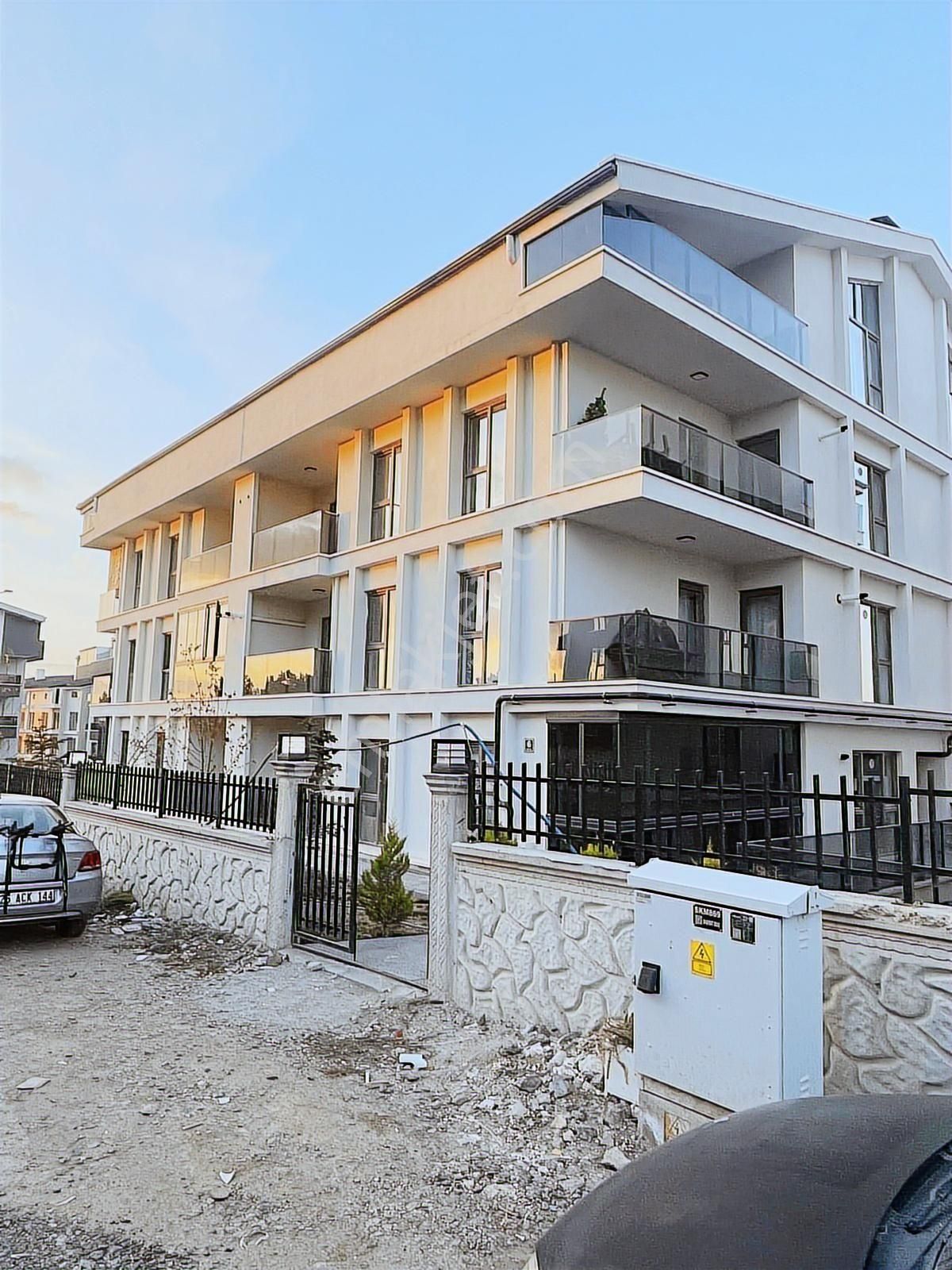 İncek Emlak'tan Sıfır Eşyalı Manzaralı Geniş 1+1 Kiralık - Görsel 29