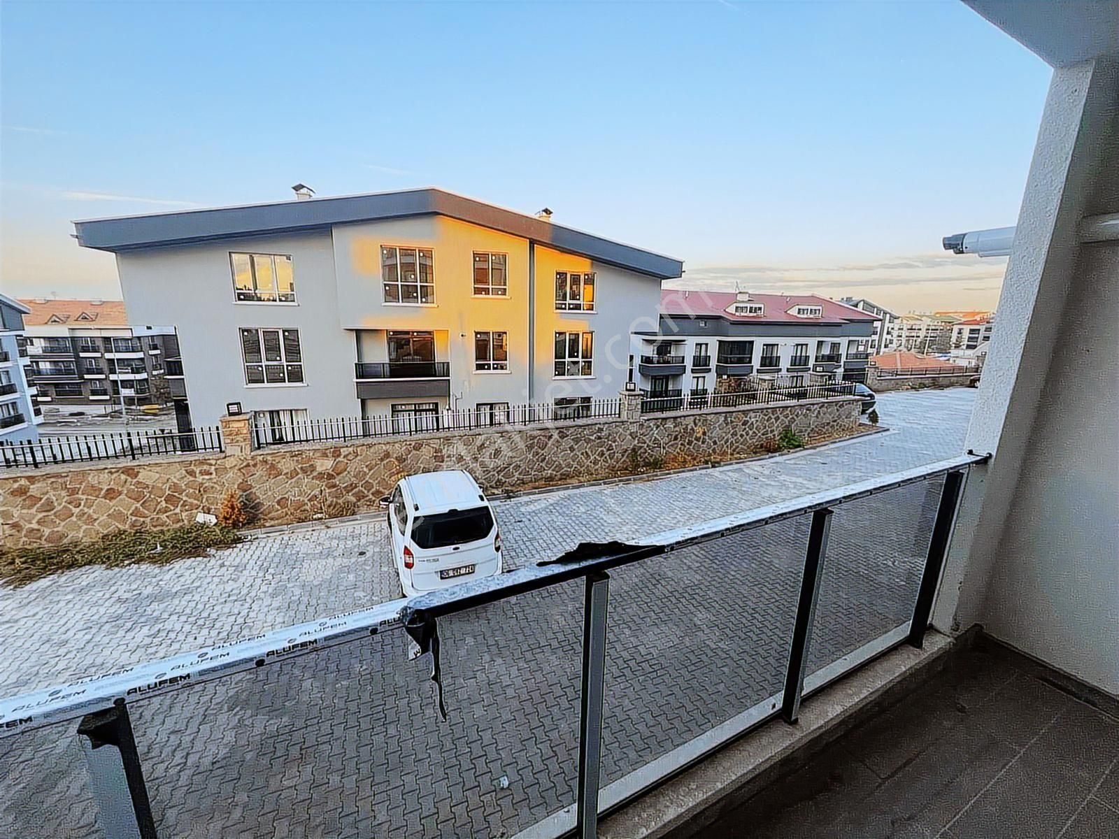 İncek Emlak'tan Sıfır Eşyalı Manzaralı Geniş 1+1 Kiralık - Görsel 30