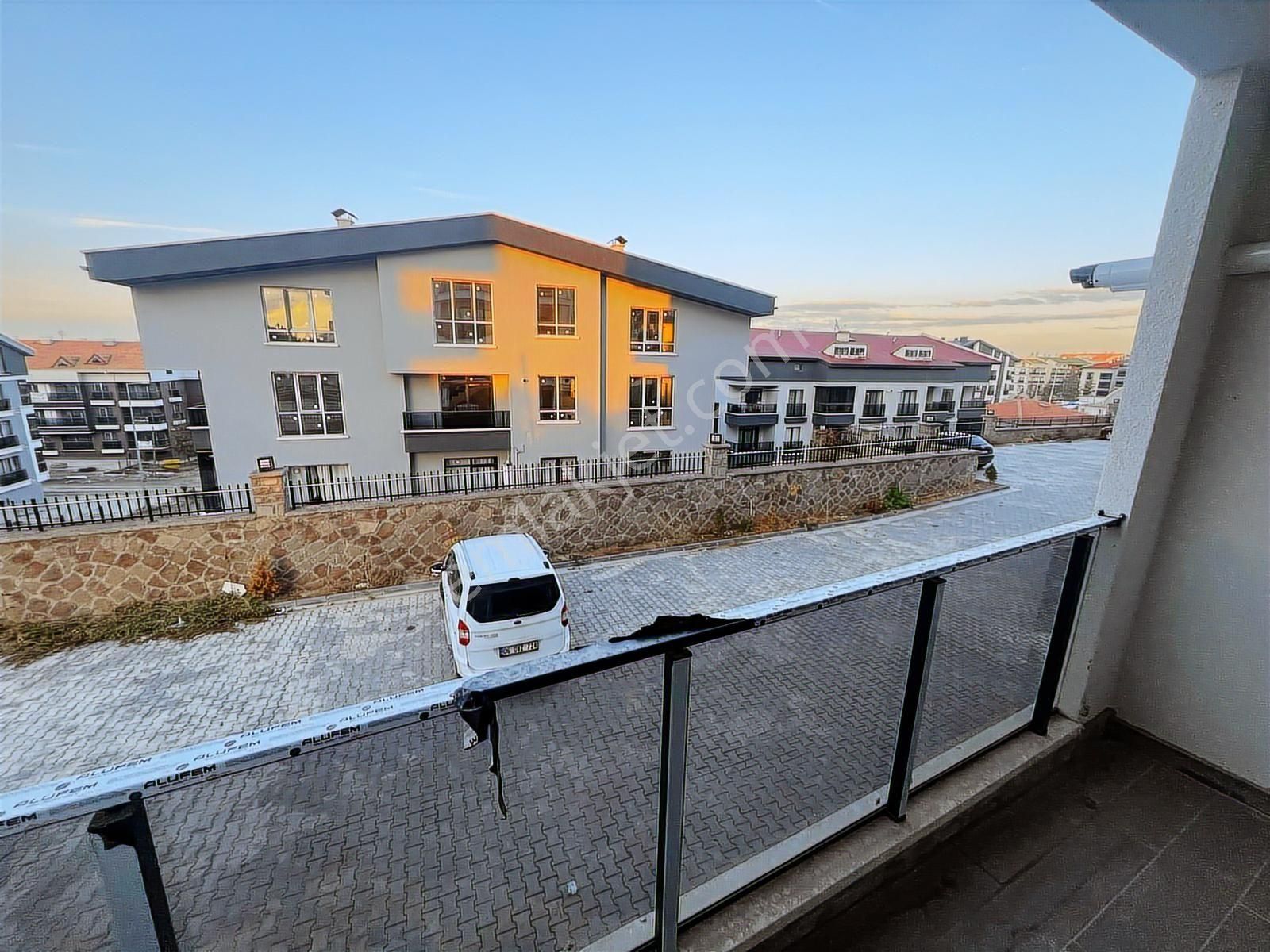 İncek Emlak'tan Sıfır Eşyalı Manzaralı Geniş 1+1 Kiralık - Görsel 20