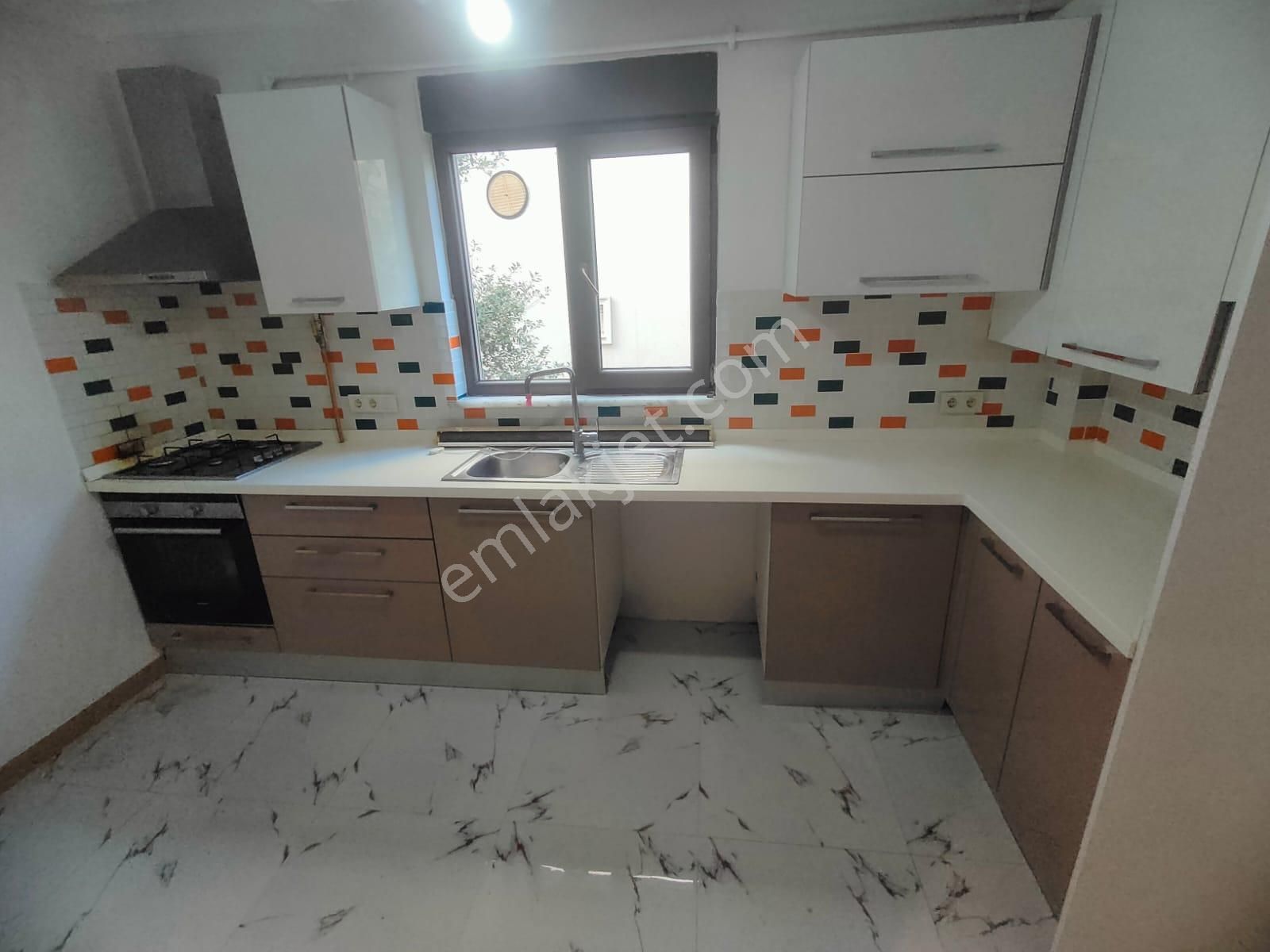 Emlak Dünyasından Yalı Mahallesinde Sahil Marmaray 3 Dk Mesafede