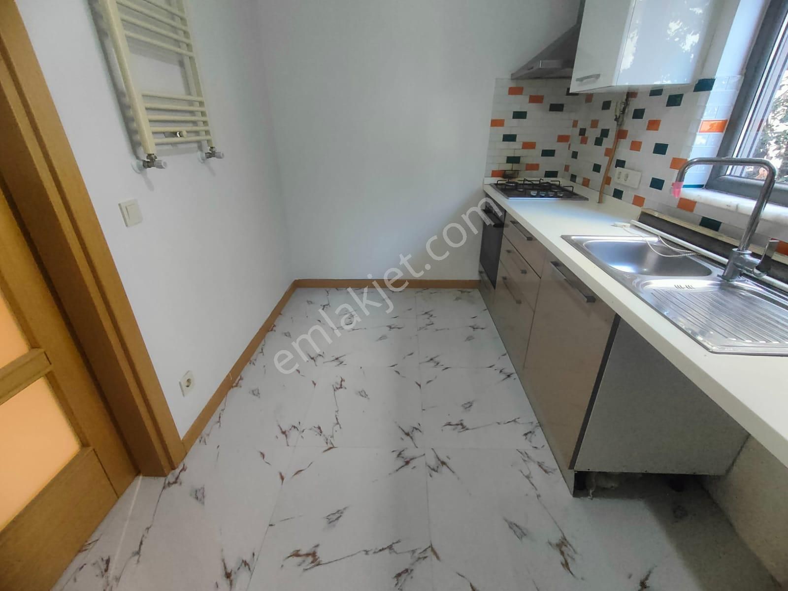 Emlak Dünyasından Yalı Mahallesinde Sahil Marmaray 3 Dk Mesafede - Görsel 2