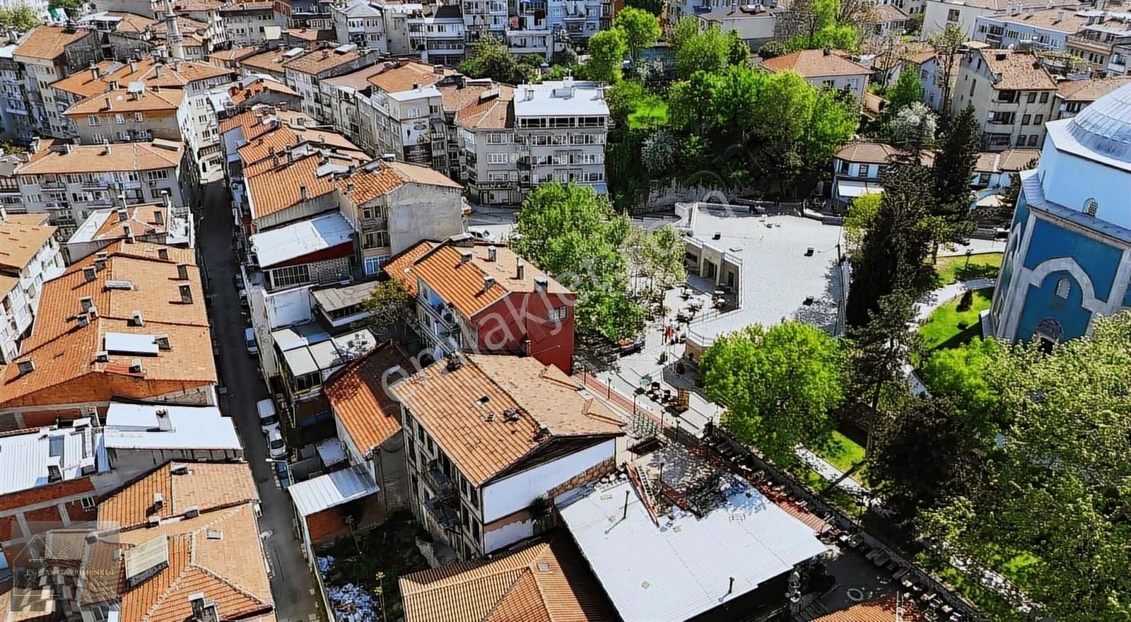 Yeşil Türbe Yanında Komple Satılık 3 Katlı Bahçeli Tarihi Bina - Görsel 24