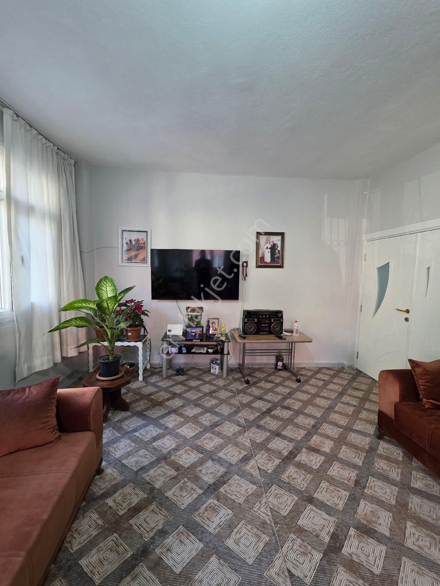 Gülpınar Mahallesi’nde Köşe Başı Satılık 1,5 Katlı Müstakil - Görsel 7