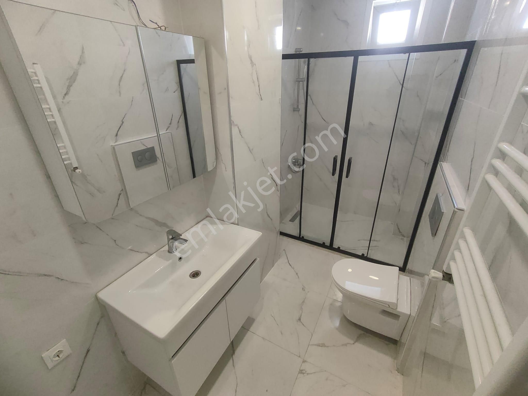 Emlak Dünyasından İdealtepede Satılık 3+2 160 M2 Sıfır Dubleks