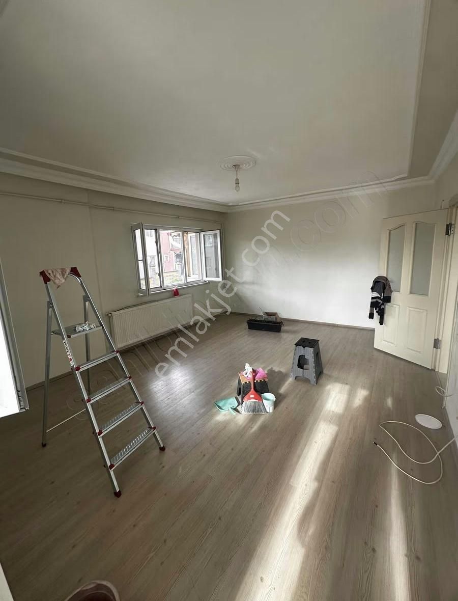 Mavi Durağa Yakın Konumda Eşyasız Daire