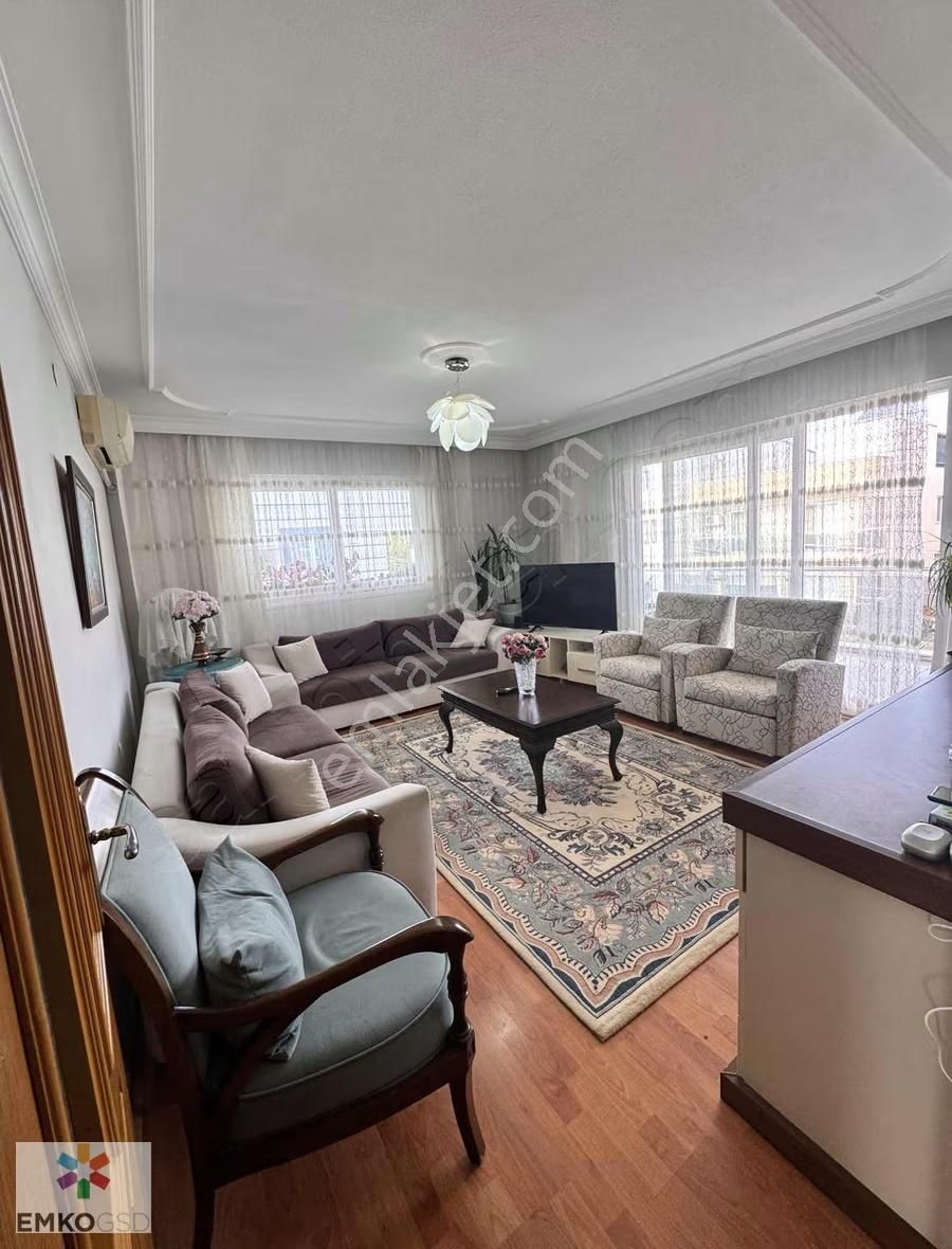 Ürkmez,denize 500 Metre,bahçeli,çok Geniş Balkonlu,kapalı Mutfak