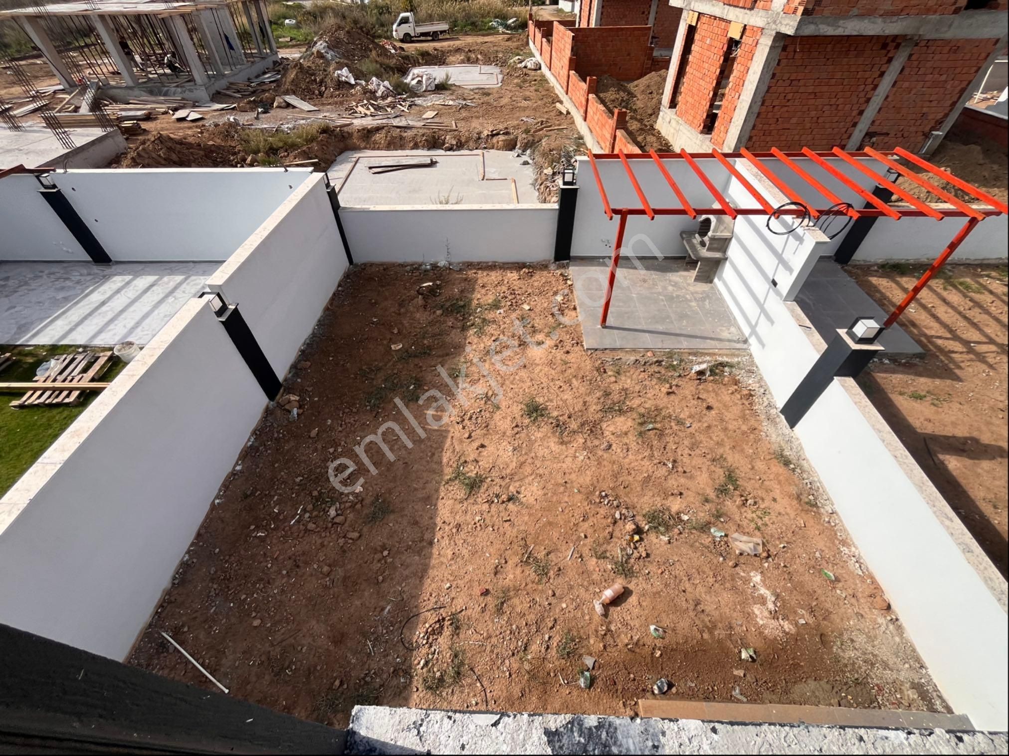 Seferihisar Cumhuriyette Geniş Bahçeli Sıfır Villa - Görsel 13