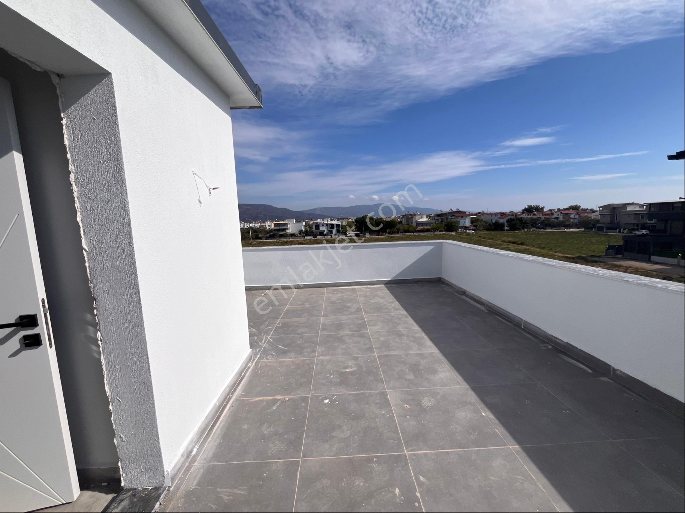 Seferihisar Cumhuriyette Geniş Bahçeli Sıfır Villa - Görsel 26