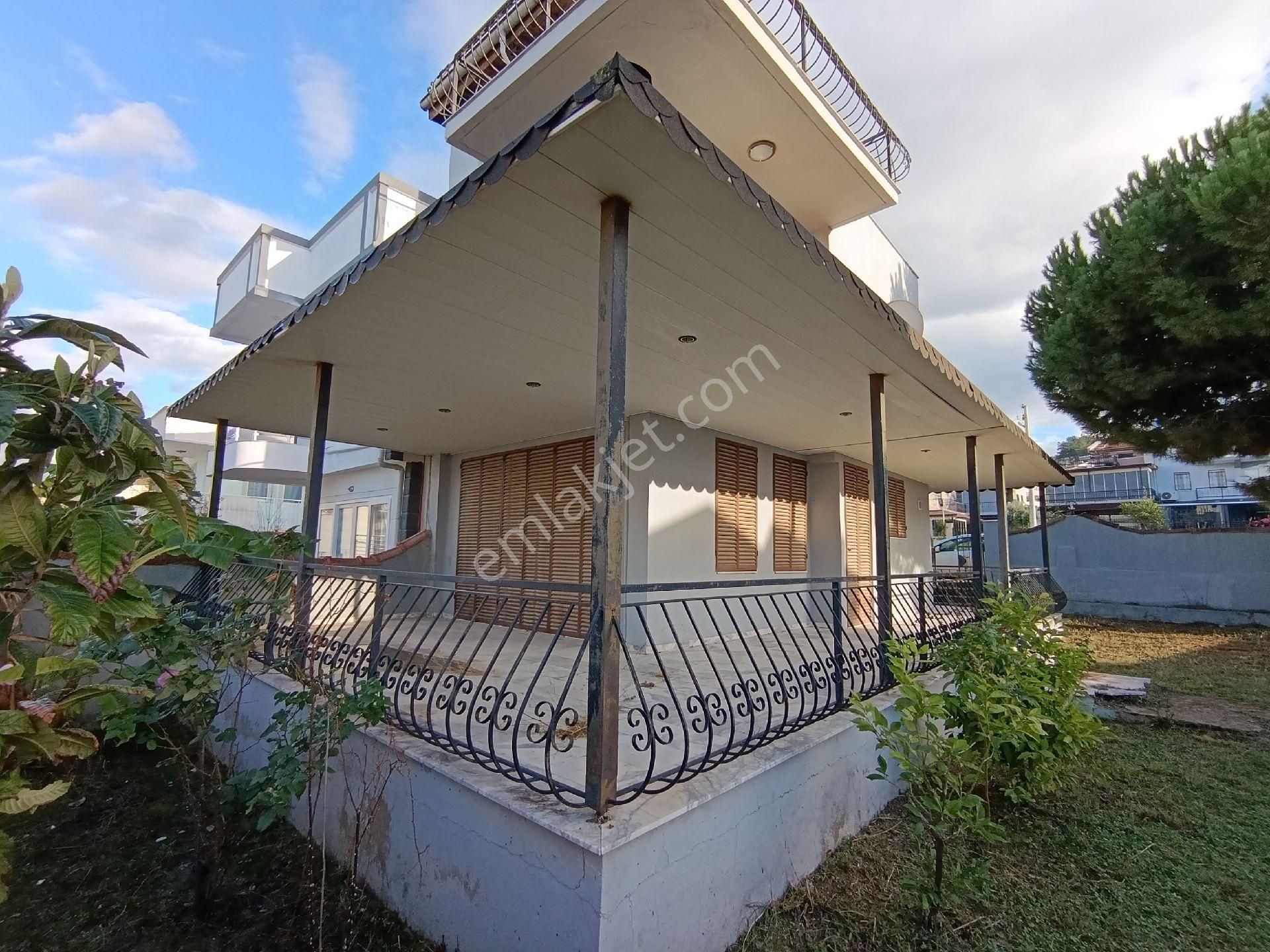 Karaova'da Panaromik Manzaralı Site İçinde 4+1 Satılık Villa