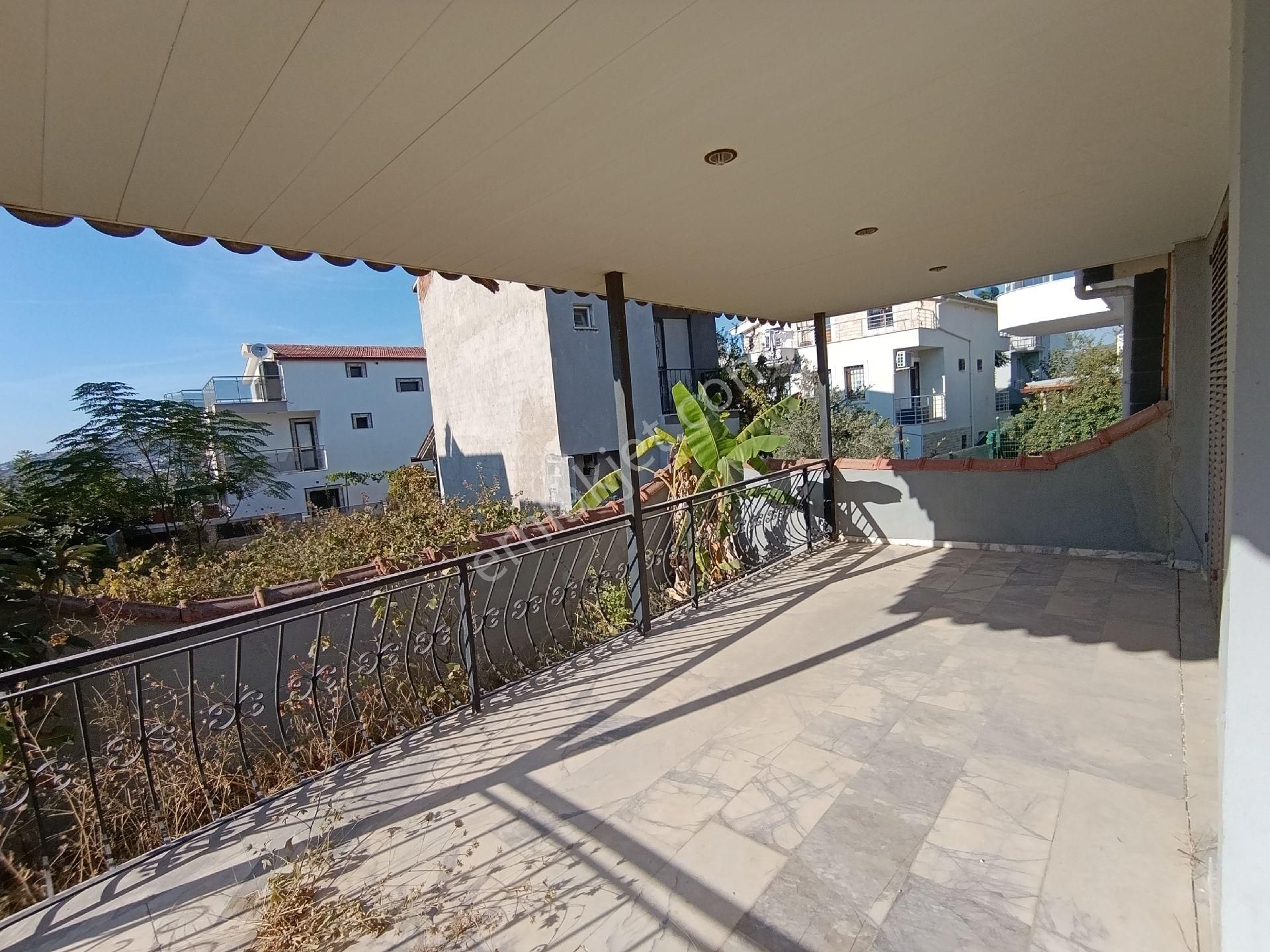 Karaova'da Panaromik Manzaralı Site İçinde 4+1 Satılık Villa - Görsel 17