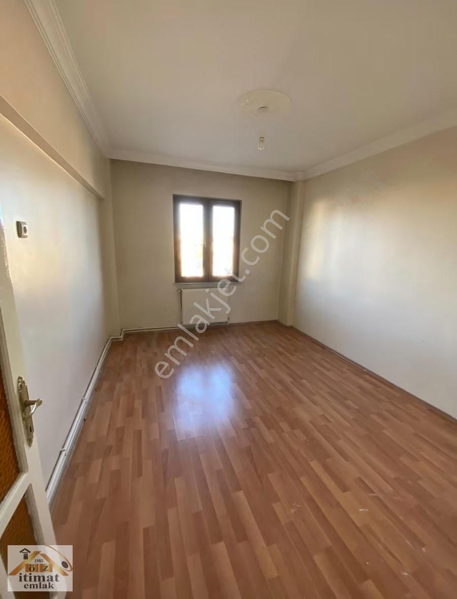 Hükümet Binası Merkez Meydan Manzaralı Kiralık 1+1 - Görsel 4